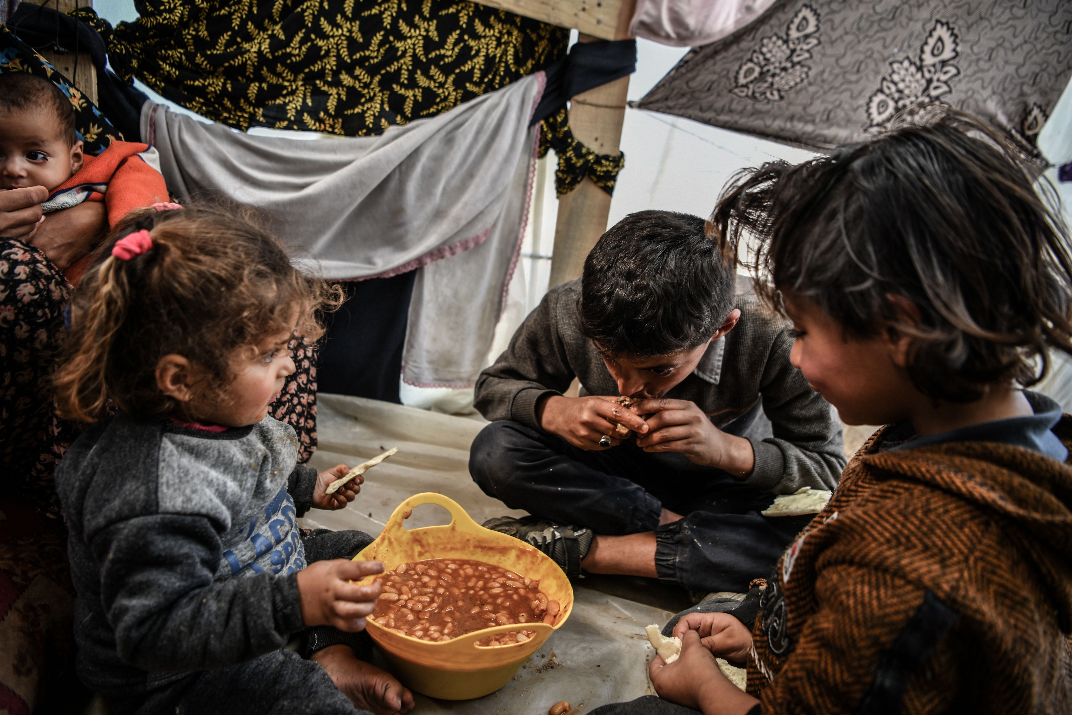 Gazze'de 'hayatta kalmanın' yükü de çocuklarda - 5. Resim