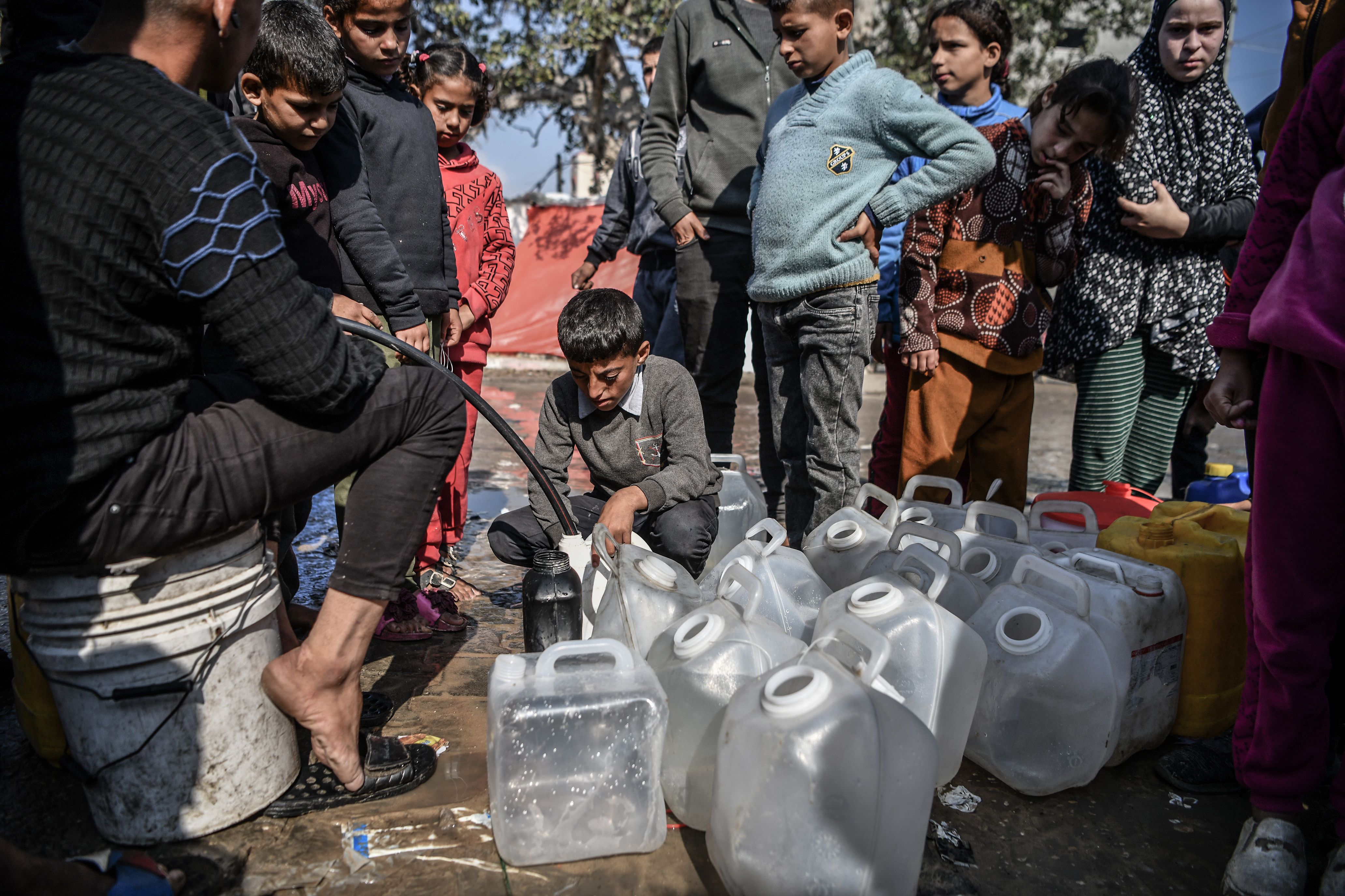 Gazze'de 'hayatta kalmanın' yükü de çocuklarda - 3. Resim