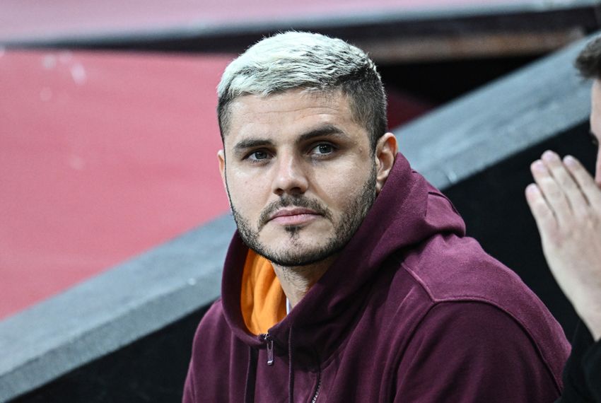 İcardi tribünde oturdu 'Aşkın Olayım'ı' Kerem çaldırdı - 1. Resim