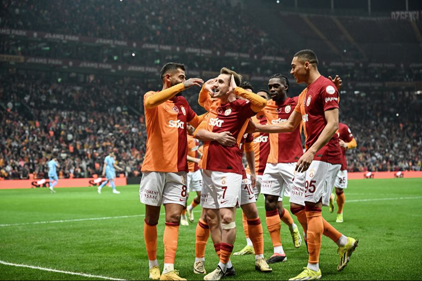 'Okan Buruk derhal Zaha ve Tete'yi takımdan göndermeli! Ya ülkeyi benimsemediler, ya mentaliteleri bozuk' - 1. Resim