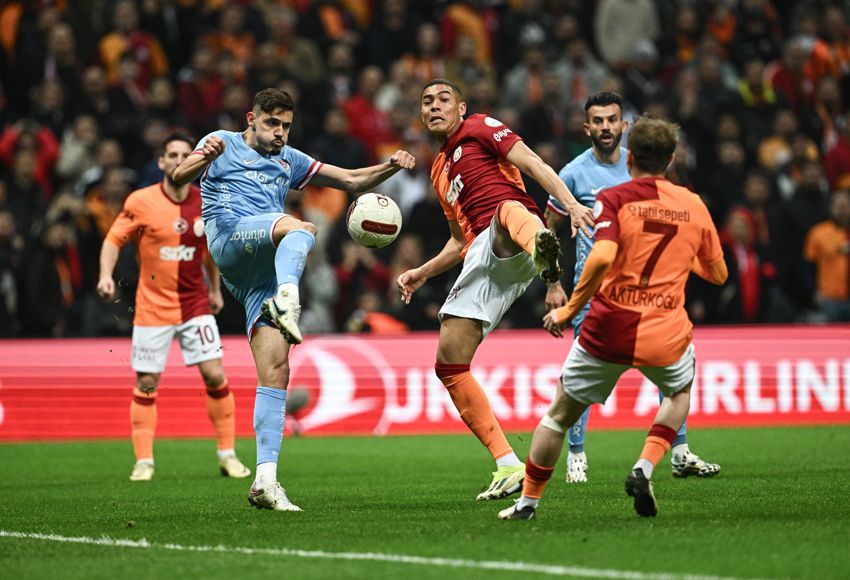 'Okan Buruk derhal Zaha ve Tete'yi takımdan göndermeli! Ya ülkeyi benimsemediler, ya mentaliteleri bozuk' - 2. Resim