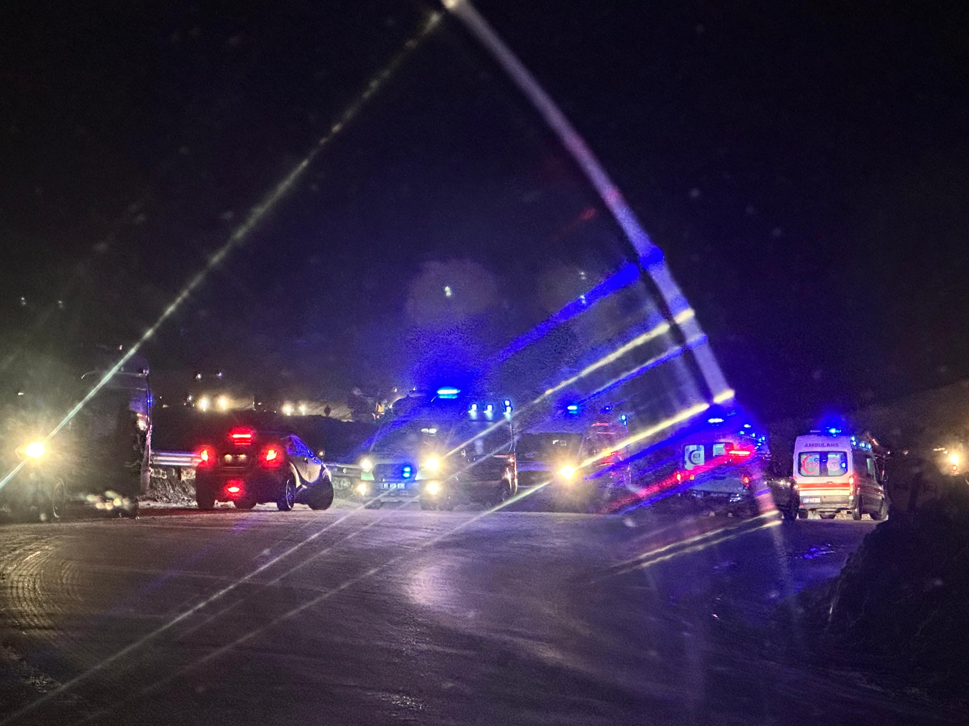 Van'da feci kaza! Çığ minibüsü devirdi... Çok sayıda yaralı var - 1. Resim