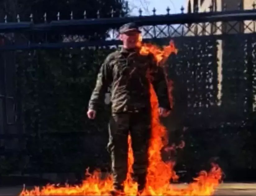 ABD askeri, İsrail'i protesto için kendini yaktı! Pentagon sadece  ABD askeri, İsrail'i protesto için kendini yaktı! Pentagon sadece