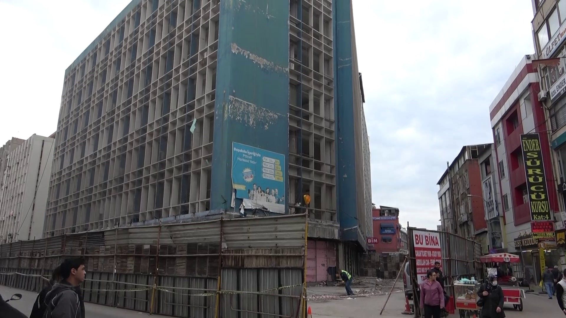 Adana'nın 75 yıllık simgesi yıkılıyor! Çalışmalar başladı Adana'nın 75 yıllık simgesi yıkılıyor! Çalışmalar başladı - 1. Resim