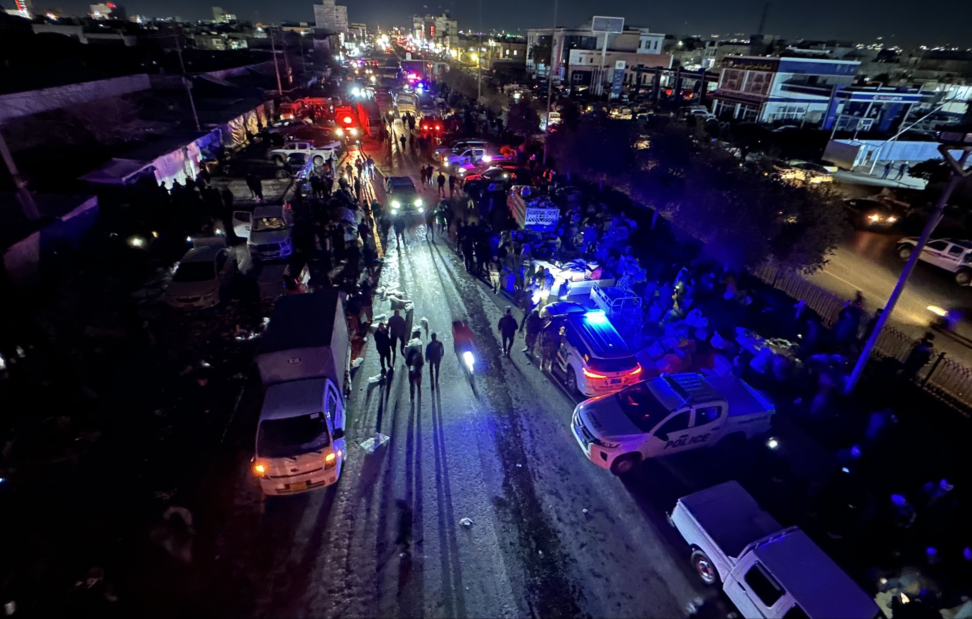 Alevler etrafı sardı, Irak'ta AVM'de korkutan yangın Alevler etrafı sardı, Irak'ta AVM'de korkutan yangın - 1. Resim