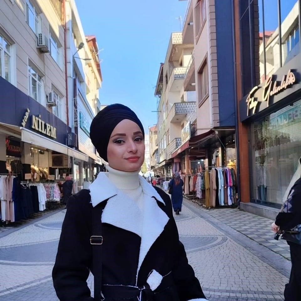 Boşanma aşamasındaki kocası tarafından katledildi! Son paylaşımı dikkat çekti Boşanma aşamasındaki karısını vurup son kurşunu kendine sıktı! Genç kadının son paylaşımı dikkat çekti - 1. Resim