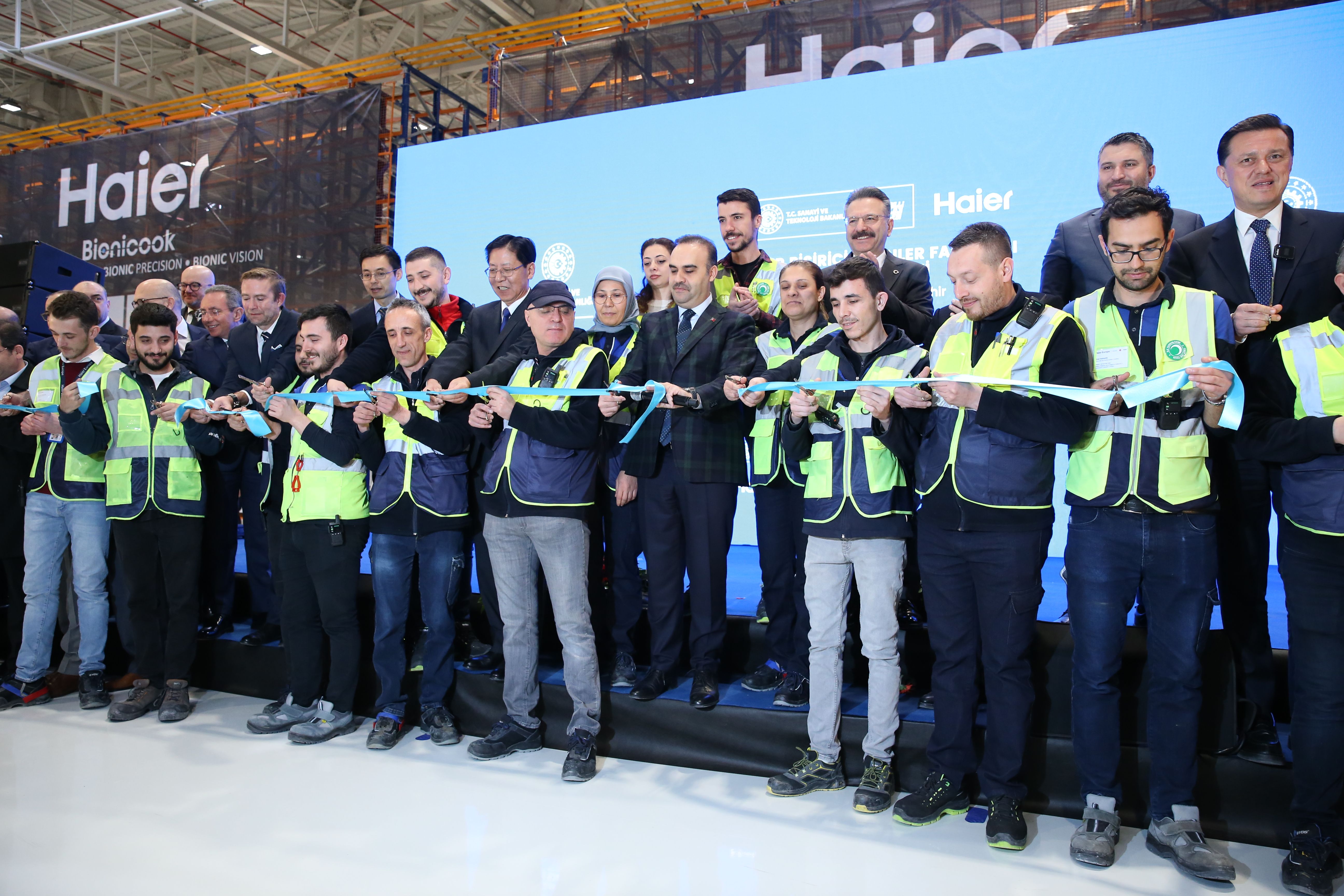 Çinli Haier, Eskişehir'de 70 milyon avroluk yatırımı fırına verdi Çin'li Haier, 70 milyon avroluk daha yatırım yaptı! Eskişehir beyaz eşyada Avrupa’nın üssü olacak - 1. Resim