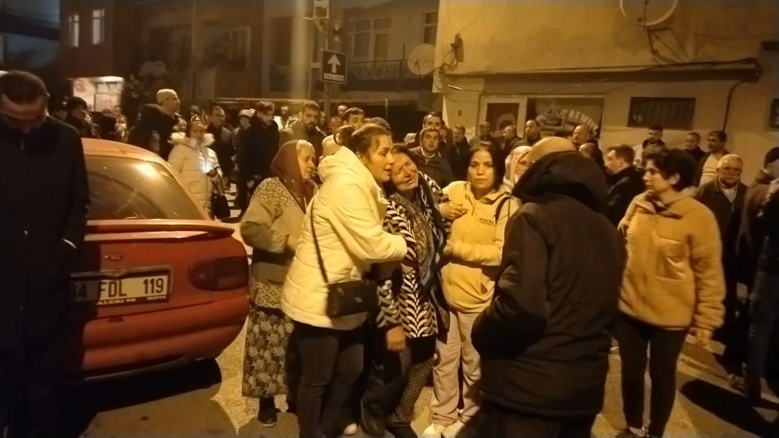 Eski kocası tarafından sokak ortasında 13 yerinden bıçaklanarak öldürüldü Eski kocası tarafından 13 yerinden bıçaklanarak öldürüldü - 1. Resim