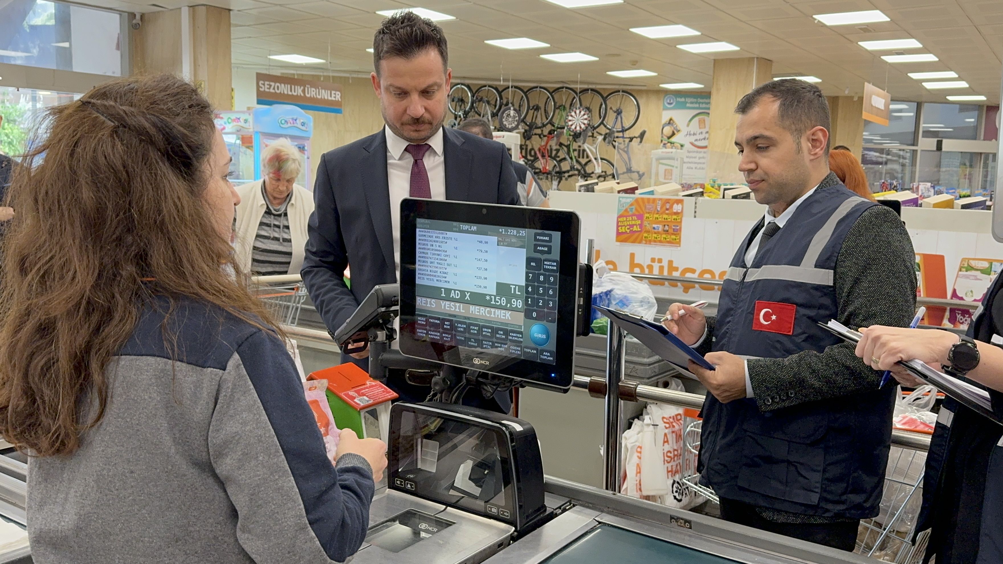 Ramazan öncesi marketlerde denetim! 10 ilde etiketler tek tek incelendi Ramazan öncesi marketlerde denetim! 10 ilde etiketler tek tek incelendi - 4. Resim