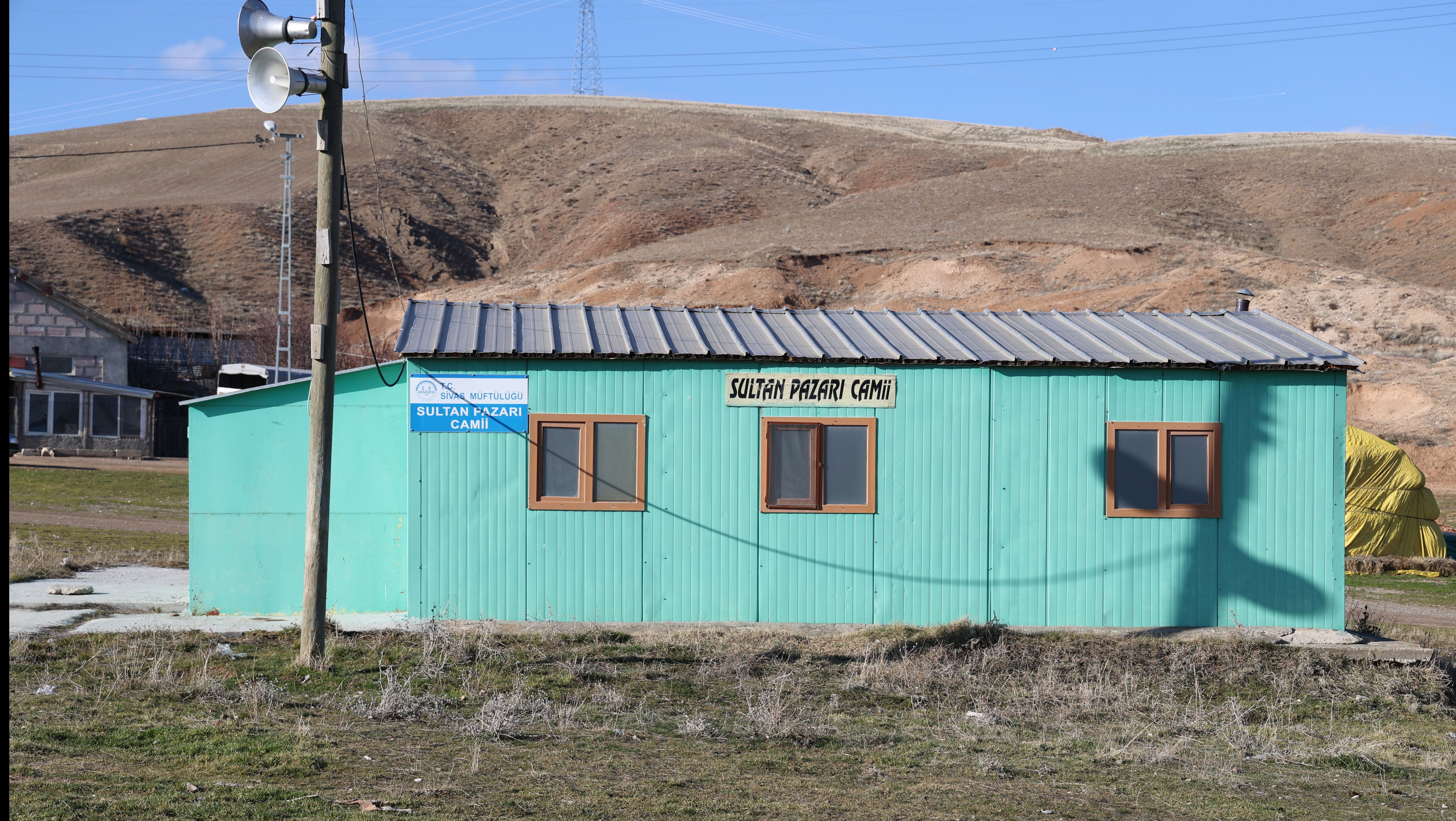 Uzaktan depoyu andırıyor, cami olduğunu öğrenenler şaşkınlığını gizleyemiyor - 2. Resim