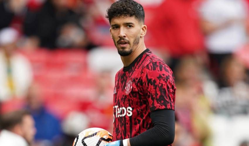 Altay Bayındır’ın Manchester United kariyeri kısa sürdü! İngiliz basını duyurdu, Süper Lig devine transfer oluyor - 2. Resim