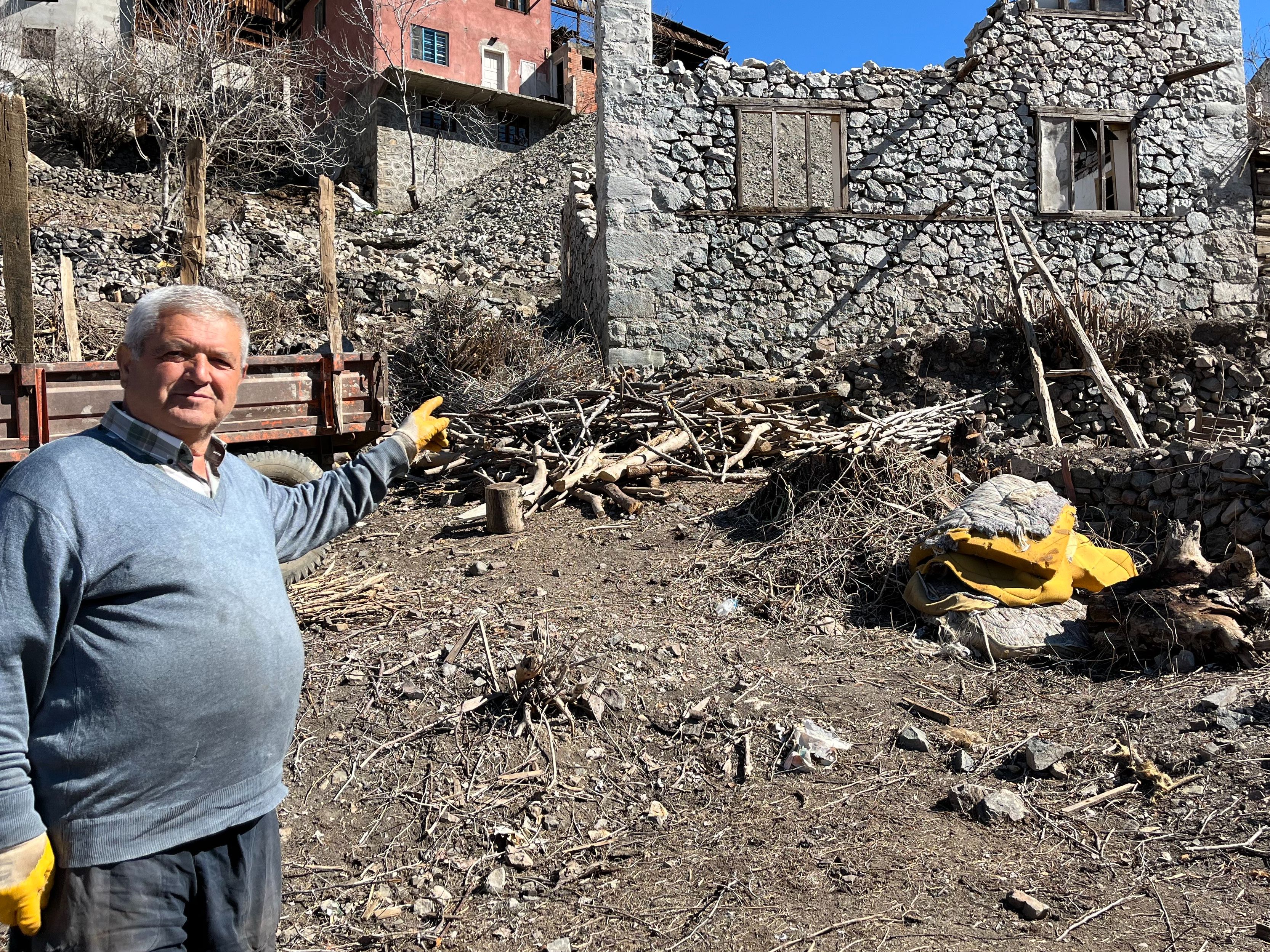 Barajın suları çekilince yeniden ortaya çıktı! Görmek için akın ettiler Barajın suları çekilince yeniden ortaya çıktı! Görmek için akın ettiler - 1. Resim