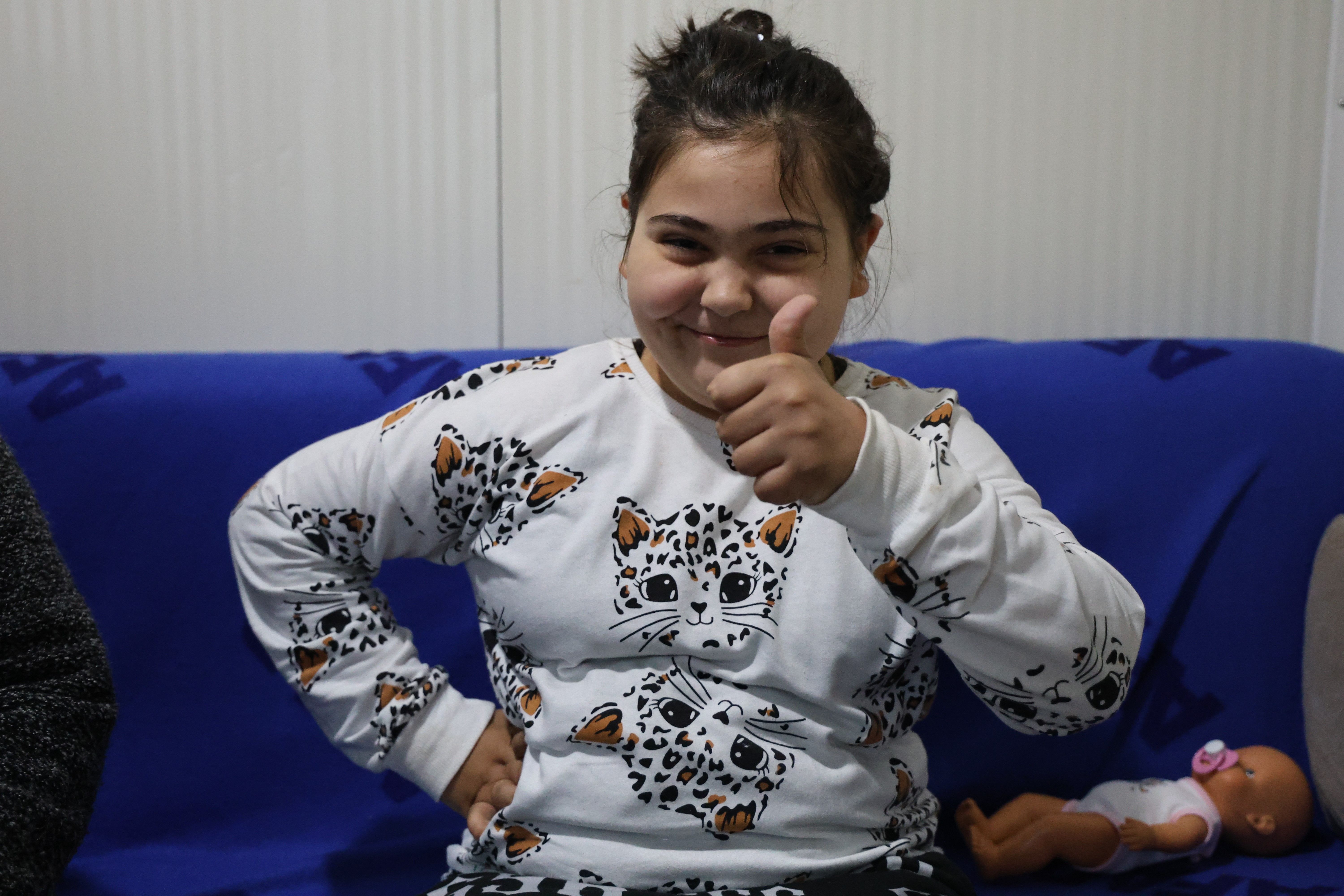 Depremzede küçük İkra, Tayyip dedesine kavuştu - 3. Resim