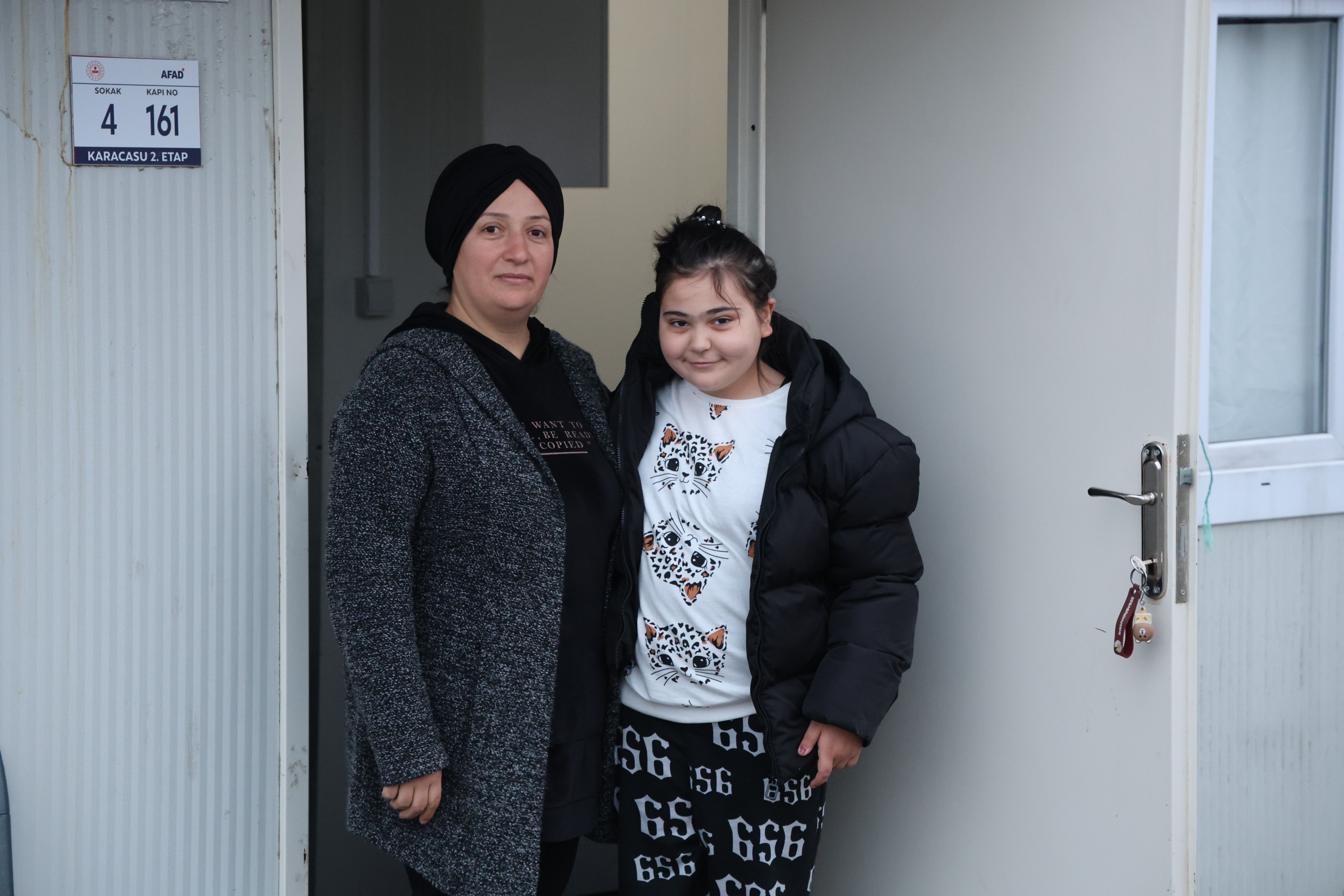 Depremzede küçük İkra, Tayyip dedesine kavuştu - 1. Resim