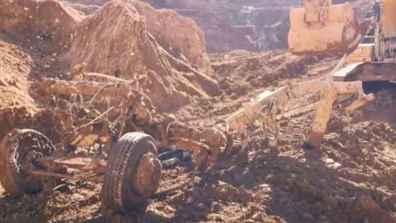 İliç'teki maden faciasının boyutunu gösteren kareler! Arama çalışmalarında araç parçalarına ulaşıldı İliç'teki maden faciasının boyutunu gösteren kareler! Arama çalışmalarında araç parçalarına ulaşıldı - 2. Resim