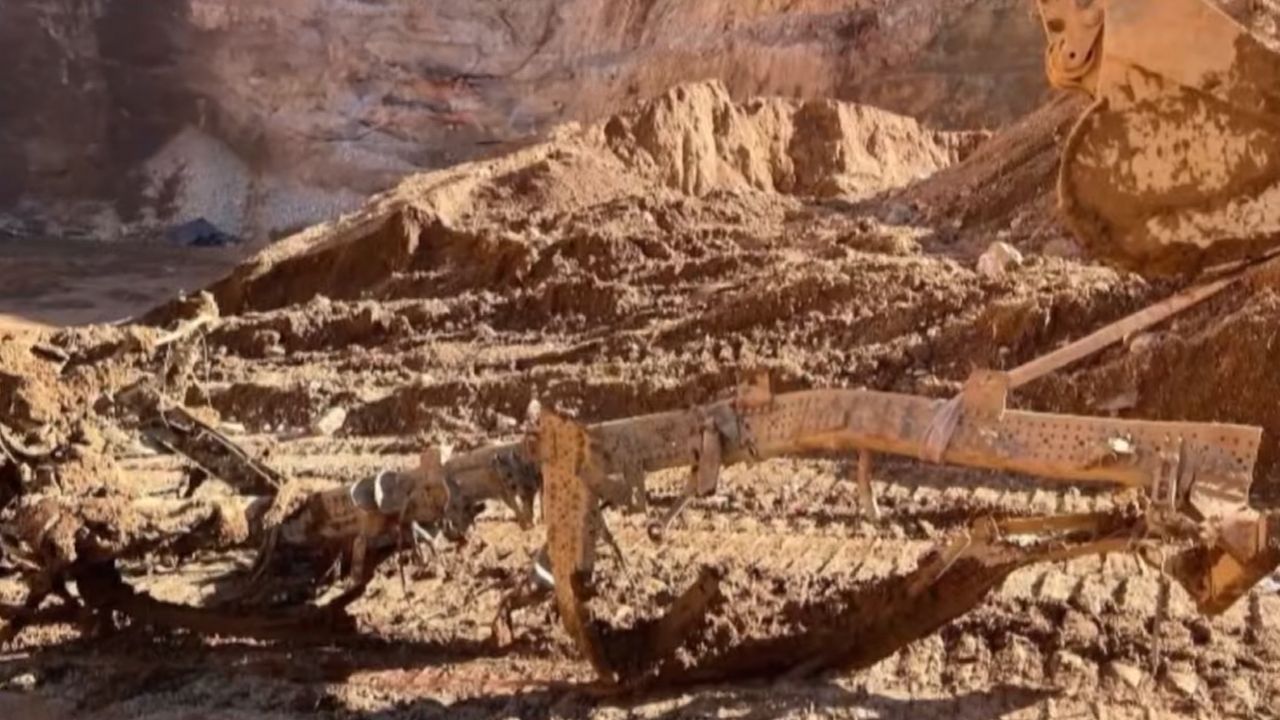 İliç'teki maden faciasının boyutunu gösteren kareler! Arama çalışmalarında araç parçalarına ulaşıldı İliç'teki maden faciasının boyutunu gösteren kareler! Arama çalışmalarında araç parçalarına ulaşıldı - 4. Resim