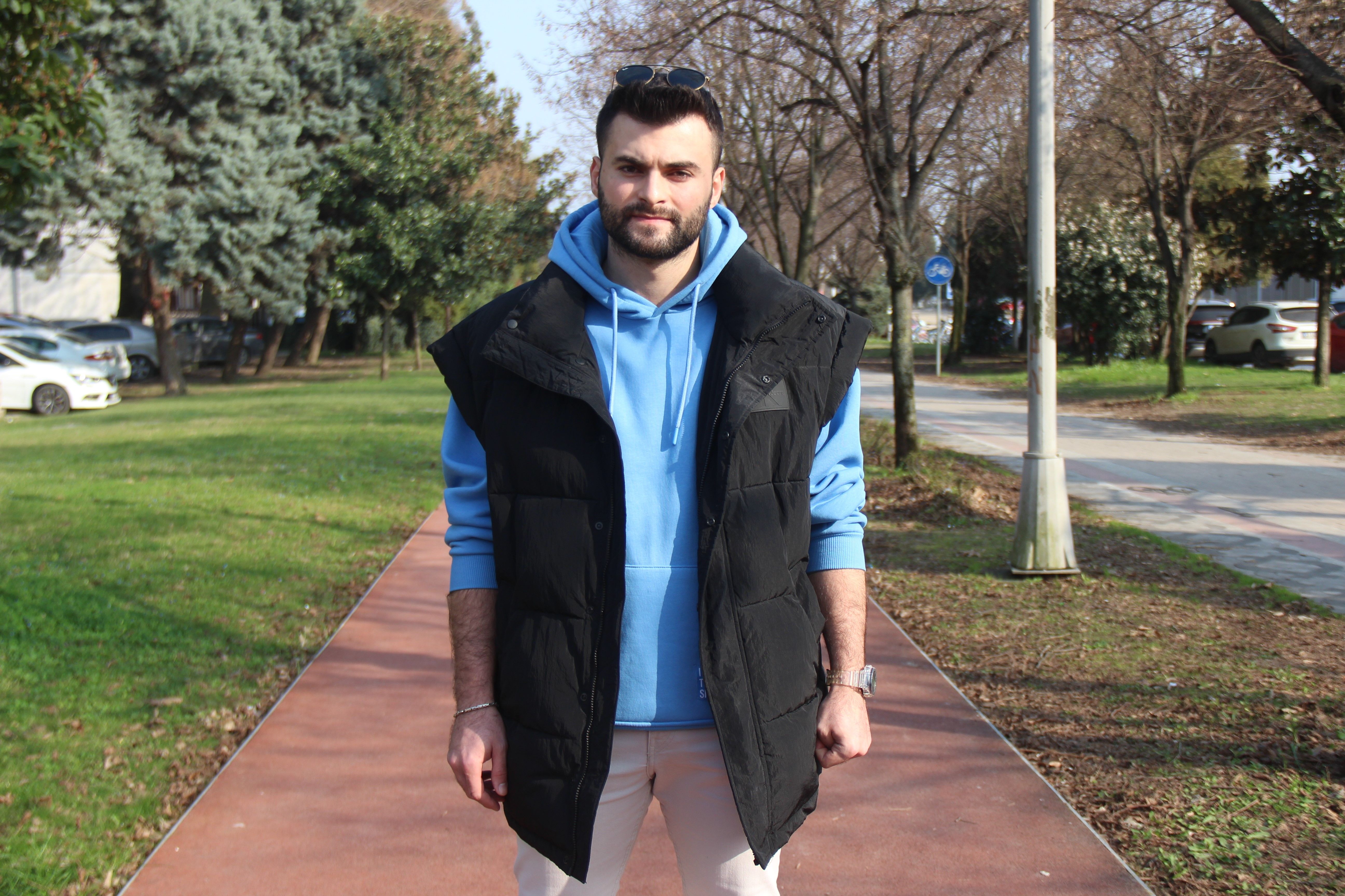 Maskara siparişi veren gencin d&uuml;nyası karardı! Bir gecede sa&ccedil;larına ak d&uuml;şt&uuml; - 1. Resim