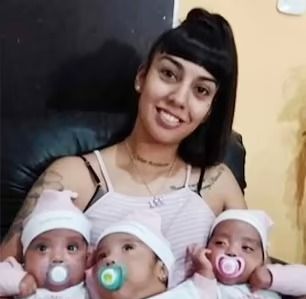 Milyonda bir ihtimal doğal yolla gebelikte tek yumurta üçüzleri Milyonda bir ihtimal doğal yolla gebelikte tek yumurta üçüzleri - 1. Resim