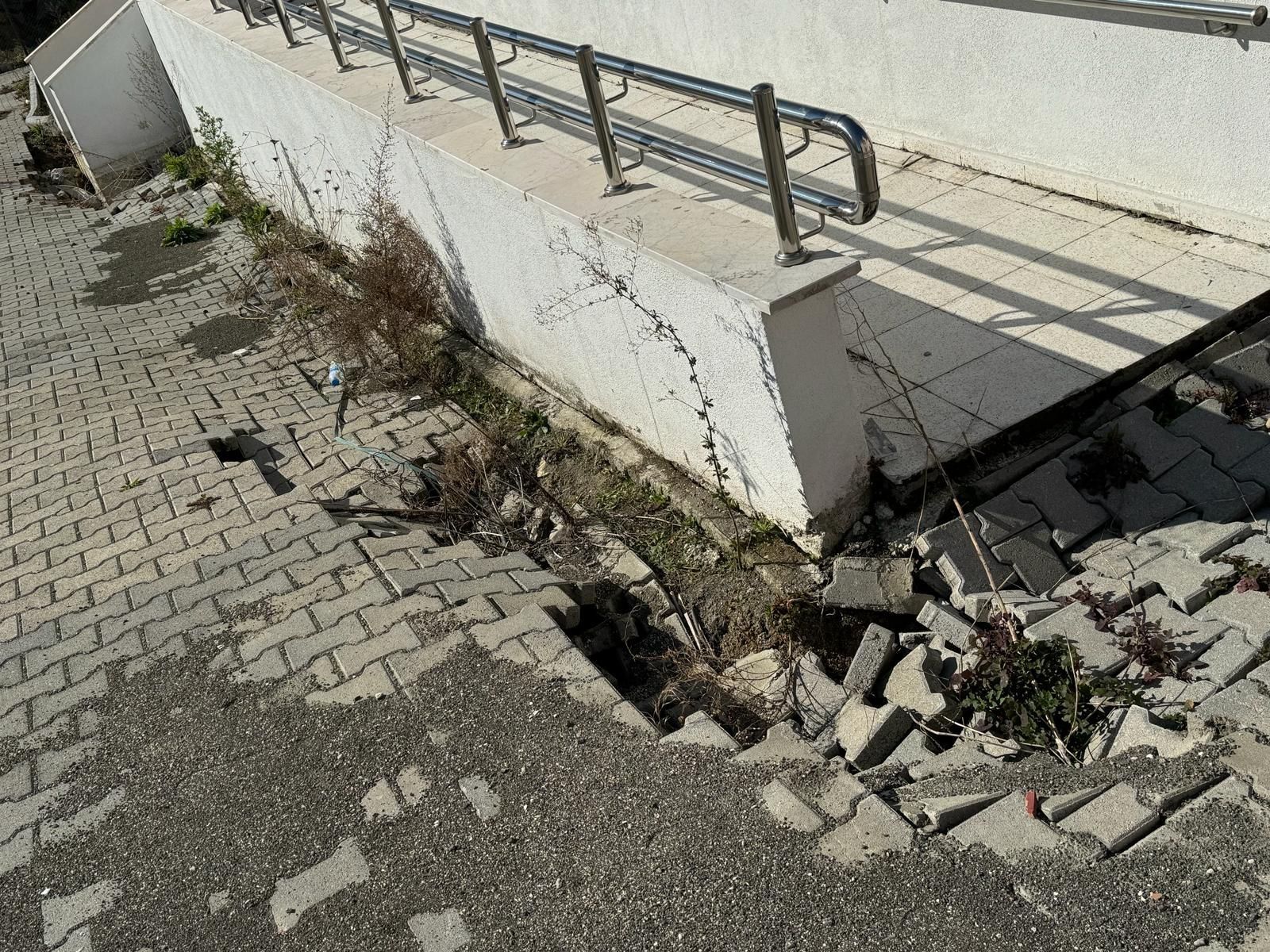 Milyonlar harcanarak heyelan b&ouml;lgesine inşa edilmiş! Yeni yapılan okulda &uuml;rk&uuml;ten g&ouml;r&uuml;nt&uuml; - 2. Resim