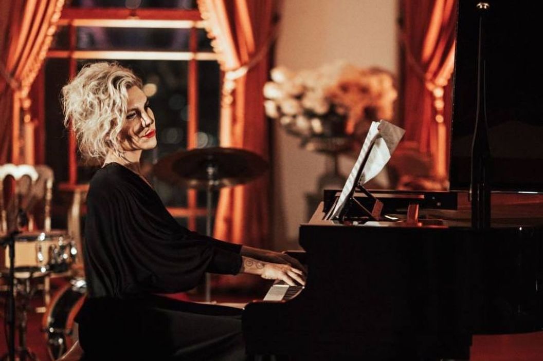 Piyanist İklim Tamkan’dan şiddet itirafı: Fırat Tanış hakkında uzaklaştırma kararı çıkarttı - 2. Resim