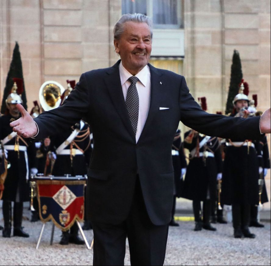 Ünlü aktör Alain Delon'un evinde 72 silah ve binlerce mermi ele geçirildi Ünlü aktör Alain Delon2un evinde 72 silah ve binlerce mermi ele geçirildi - 4. Resim