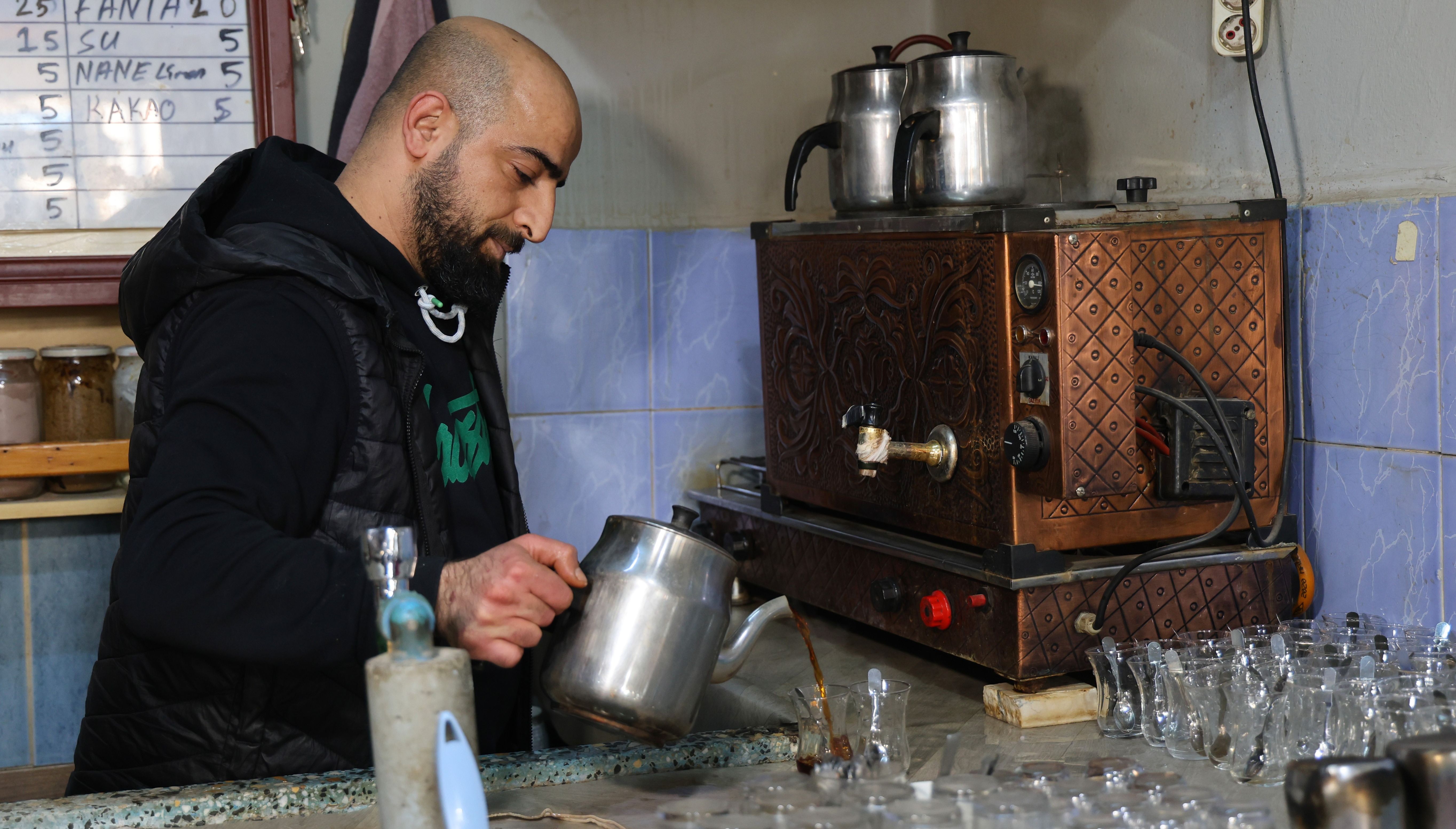 Kavgalara dayanamadı, kuralları bir bir sıraladı! Bu kahvehanede 'siyaset' konuşmak yasak - 2. Resim