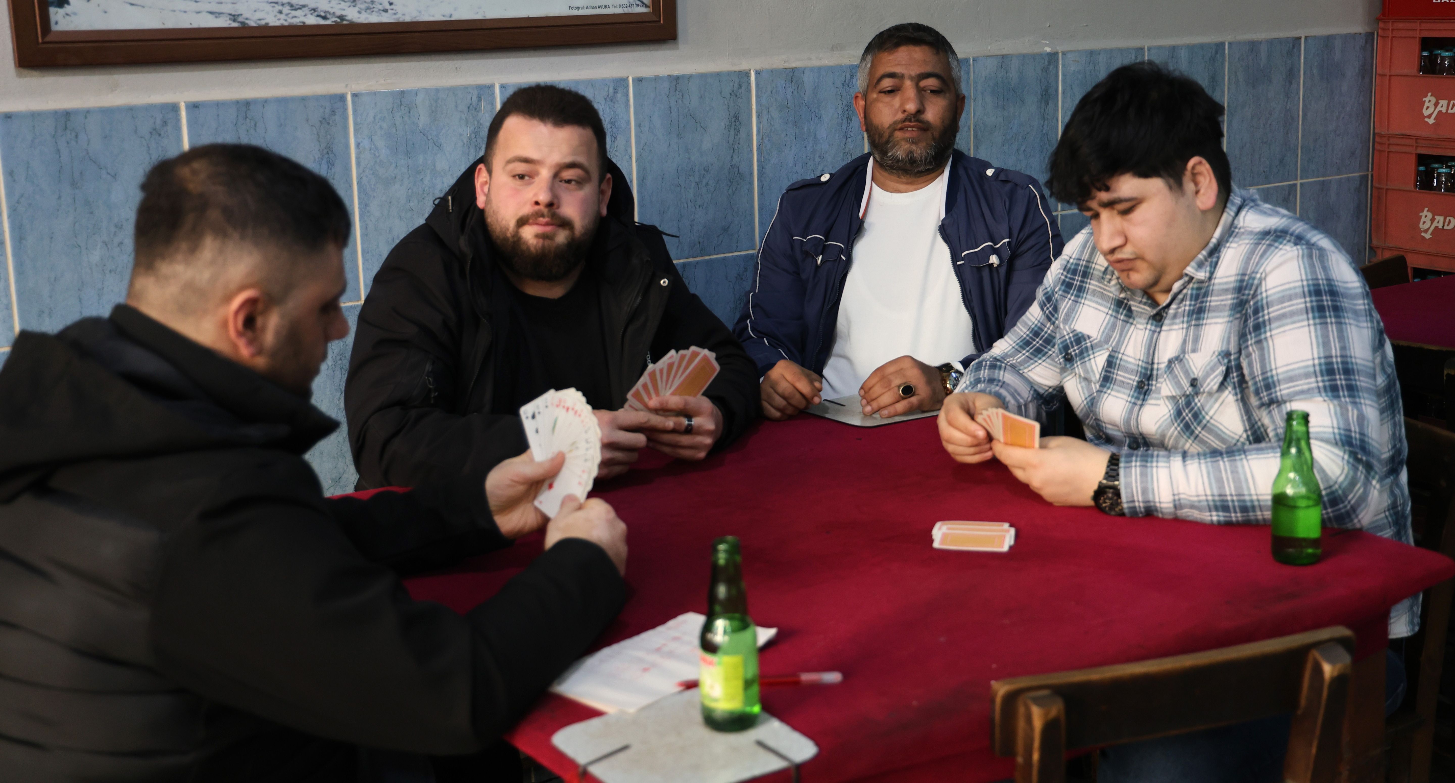 Kavgalara dayanamadı, kuralları bir bir sıraladı! Bu kahvehanede 'siyaset' konuşmak yasak - 1. Resim