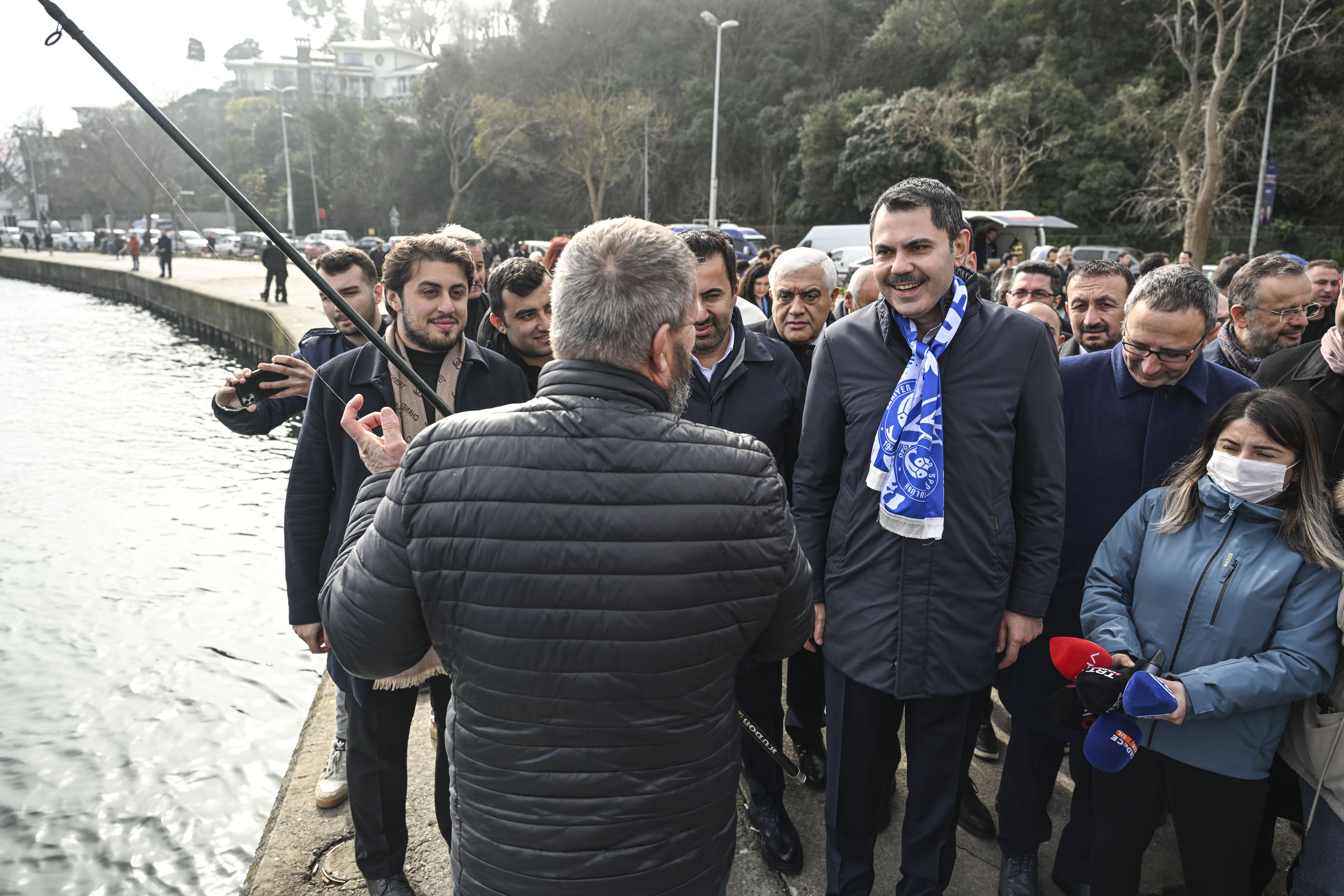 Murat Kurum'dan Sarıyer çıkarması: Önce balıkçı, sonra pazarcılarla buluştu Murat Kurum'dan Sarıyer çıkarması: Önce balıkçı, sonra pazarcılarla buluştu - 1. Resim