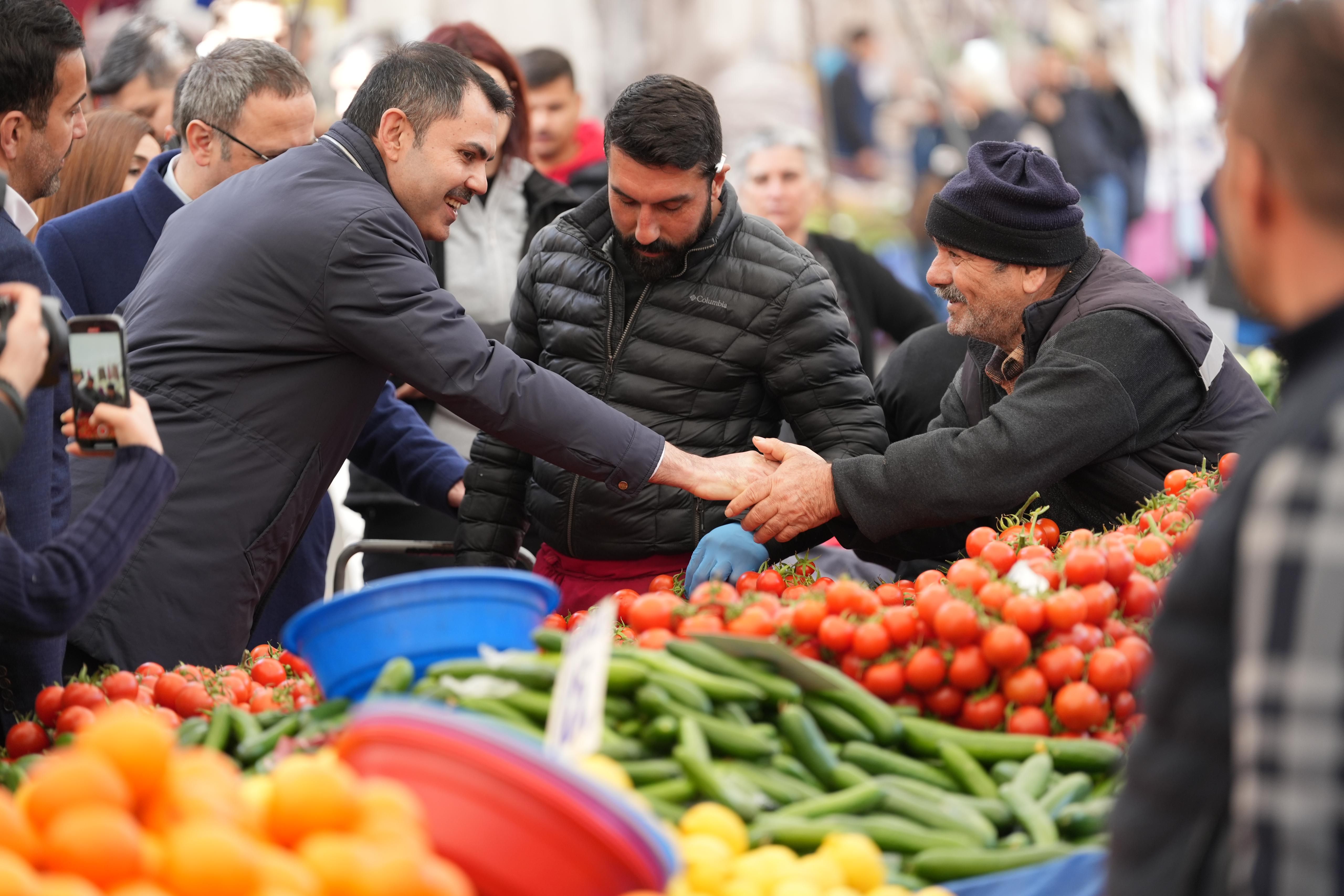 Murat Kurum'dan Sarıyer çıkarması: Önce balıkçı, sonra pazarcılarla buluştu Murat Kurum'dan Sarıyer çıkarması: Önce balıkçı, sonra pazarcılarla buluştu - 4. Resim