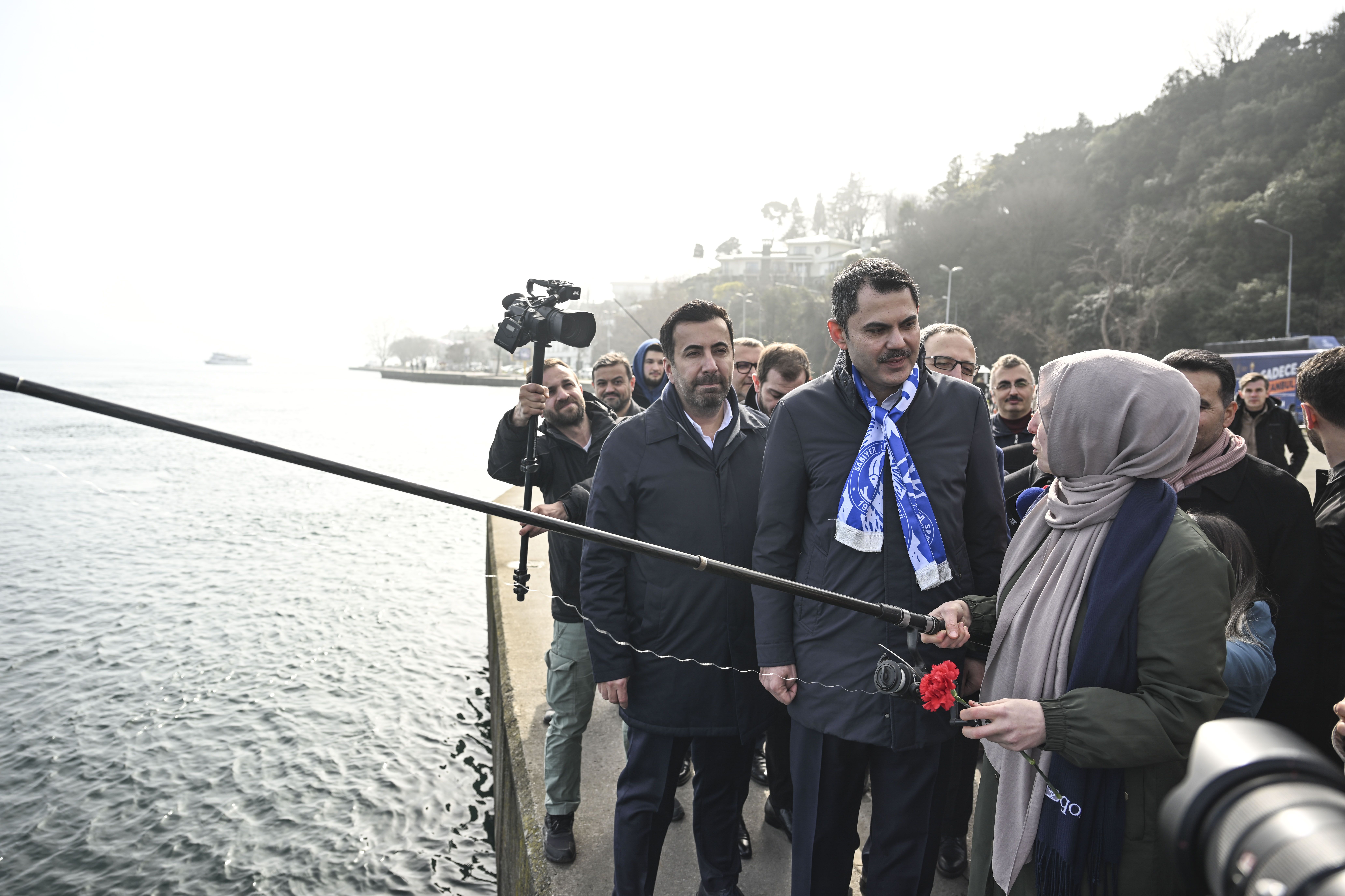 Murat Kurum'dan Sarıyer çıkarması: Önce balıkçı, sonra pazarcılarla buluştu Murat Kurum'dan Sarıyer çıkarması: Önce balıkçı, sonra pazarcılarla buluştu - 3. Resim