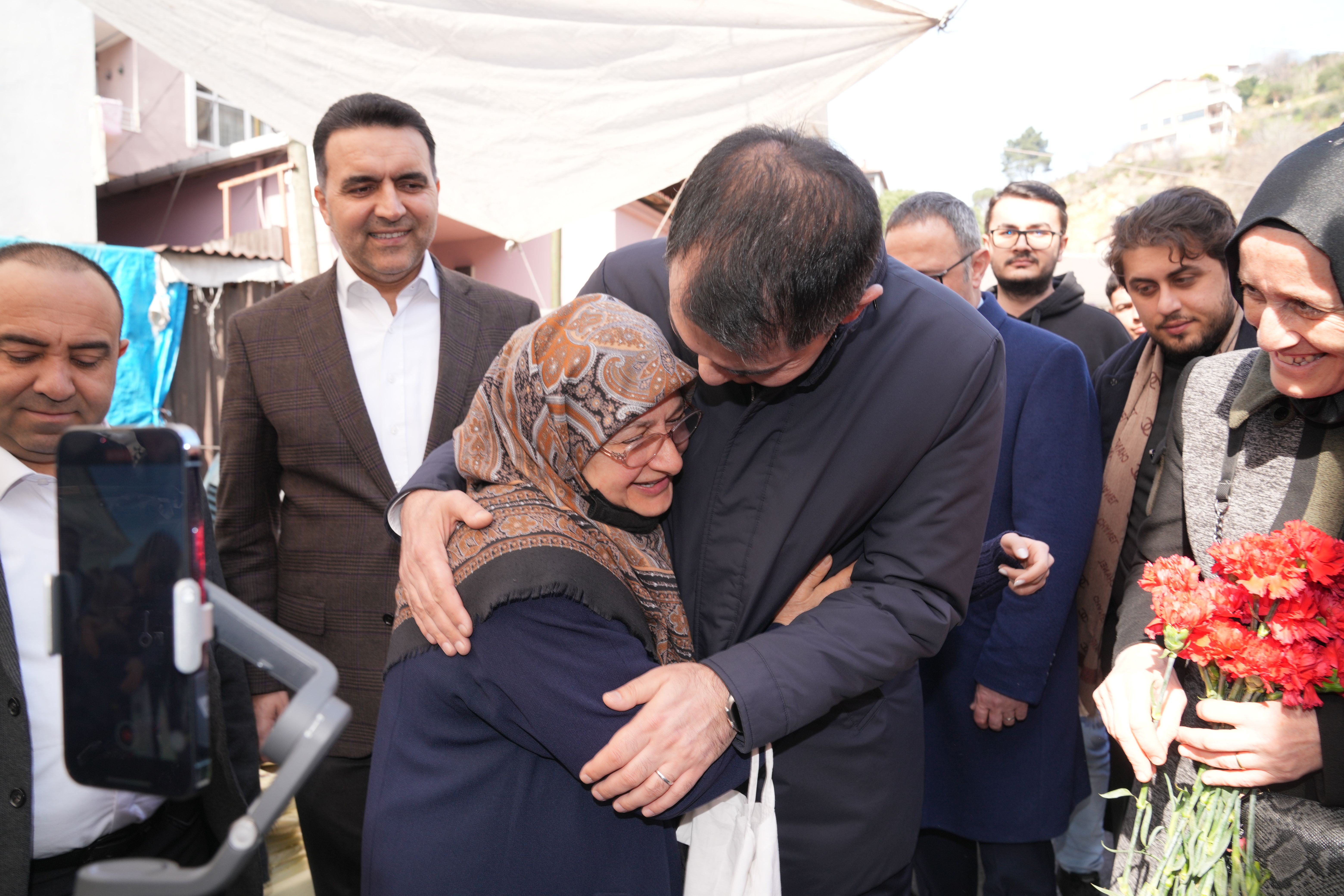 Murat Kurum'dan Sarıyer çıkarması: Önce balıkçı, sonra pazarcılarla buluştu Murat Kurum'dan Sarıyer çıkarması: Önce balıkçı, sonra pazarcılarla buluştu - 5. Resim