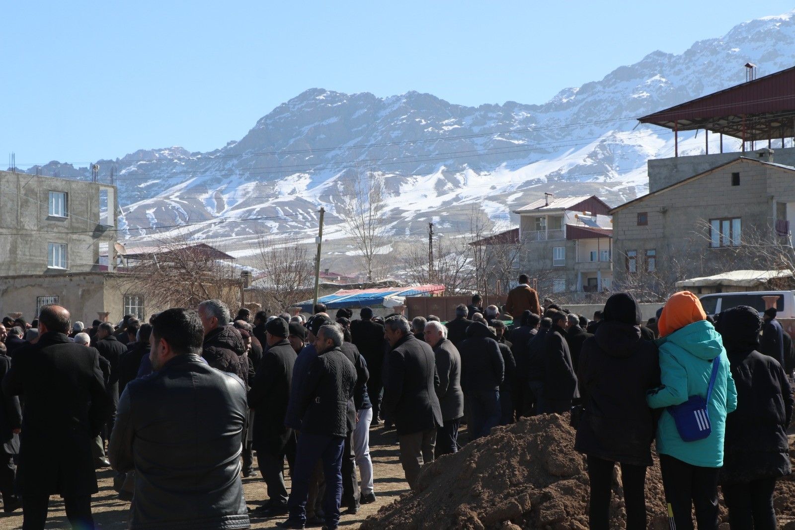 Nişan için İzmir'e giden Vanlı kardeşlerin, memlekete cenazeleri döndü - 2. Resim