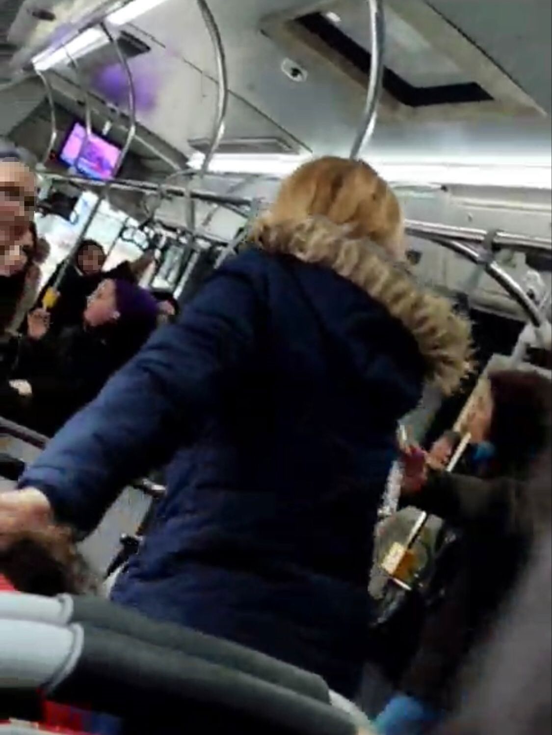 Otobüste akbil krizi! Çığlık çığlığa kavga ettiler - 1. Resim