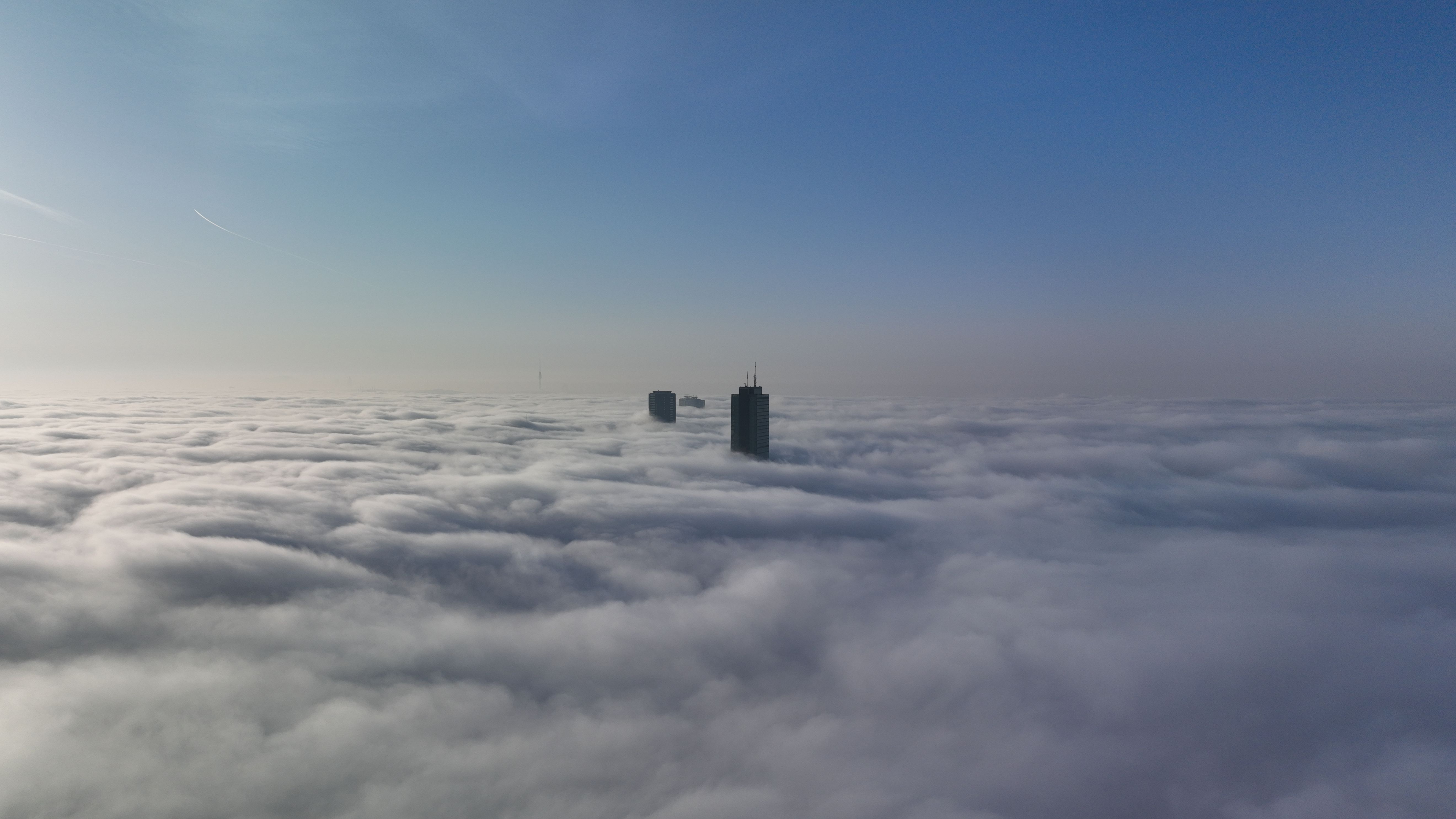 Sis, dev gökdelenleri yuttu! İstanbul'da kartpostallık manzaralar... - 2. Resim