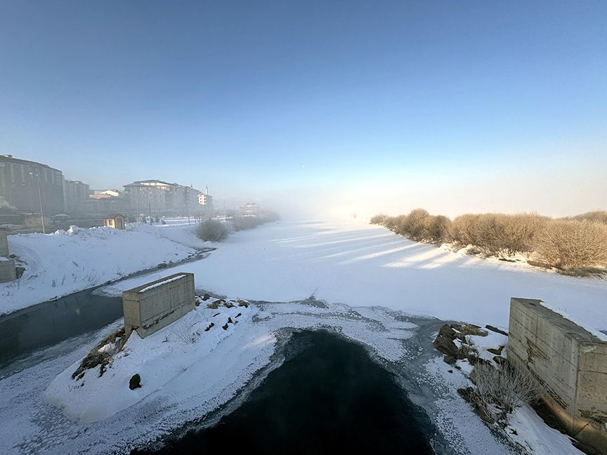 Termometreler eksi 23 dereceyi gördü! Sabah sokağa çıkanların kirpikleri dondu - 1. Resim