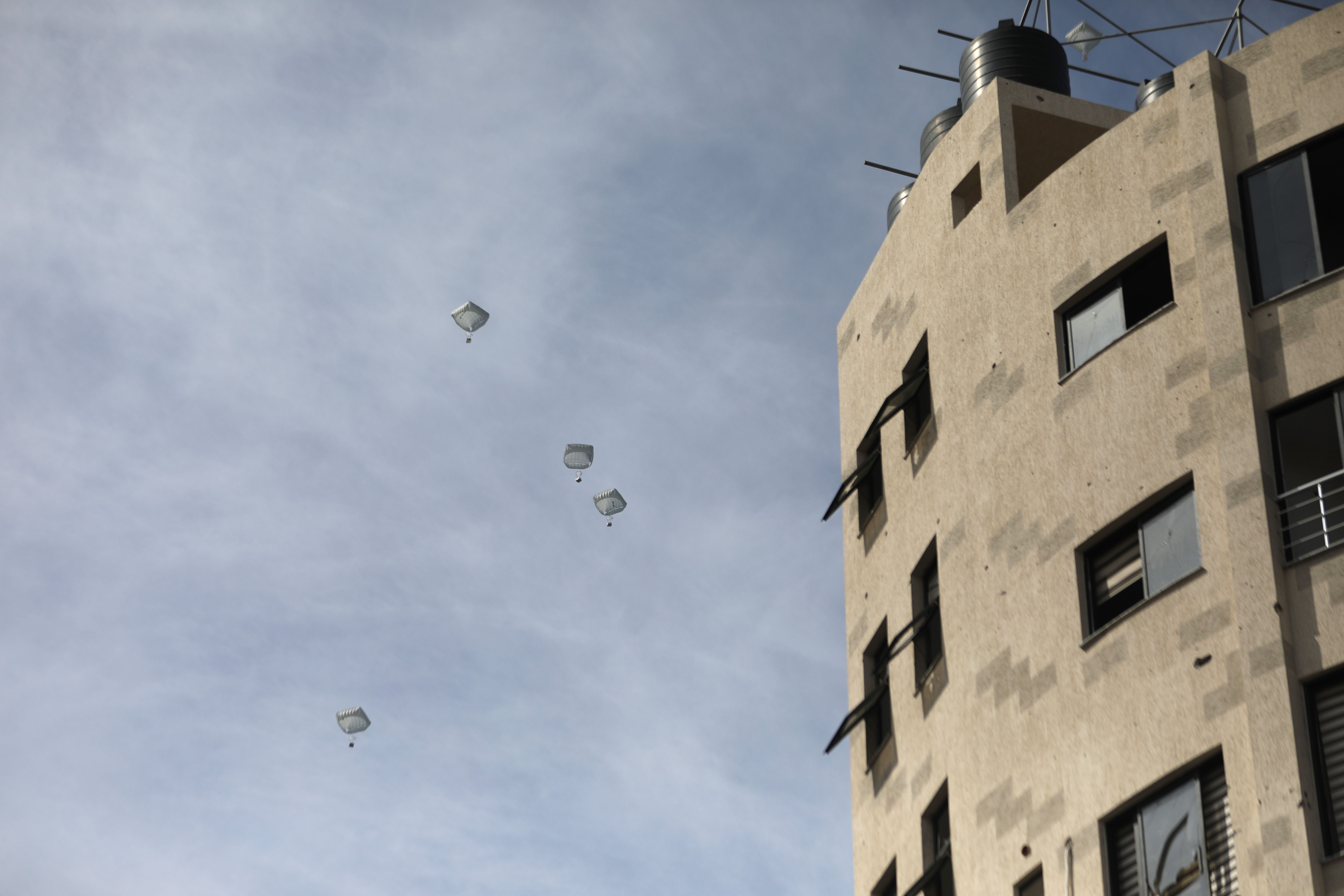 ABD açlıkla savaşan Gazzelilere havadan yardım - 2. Resim