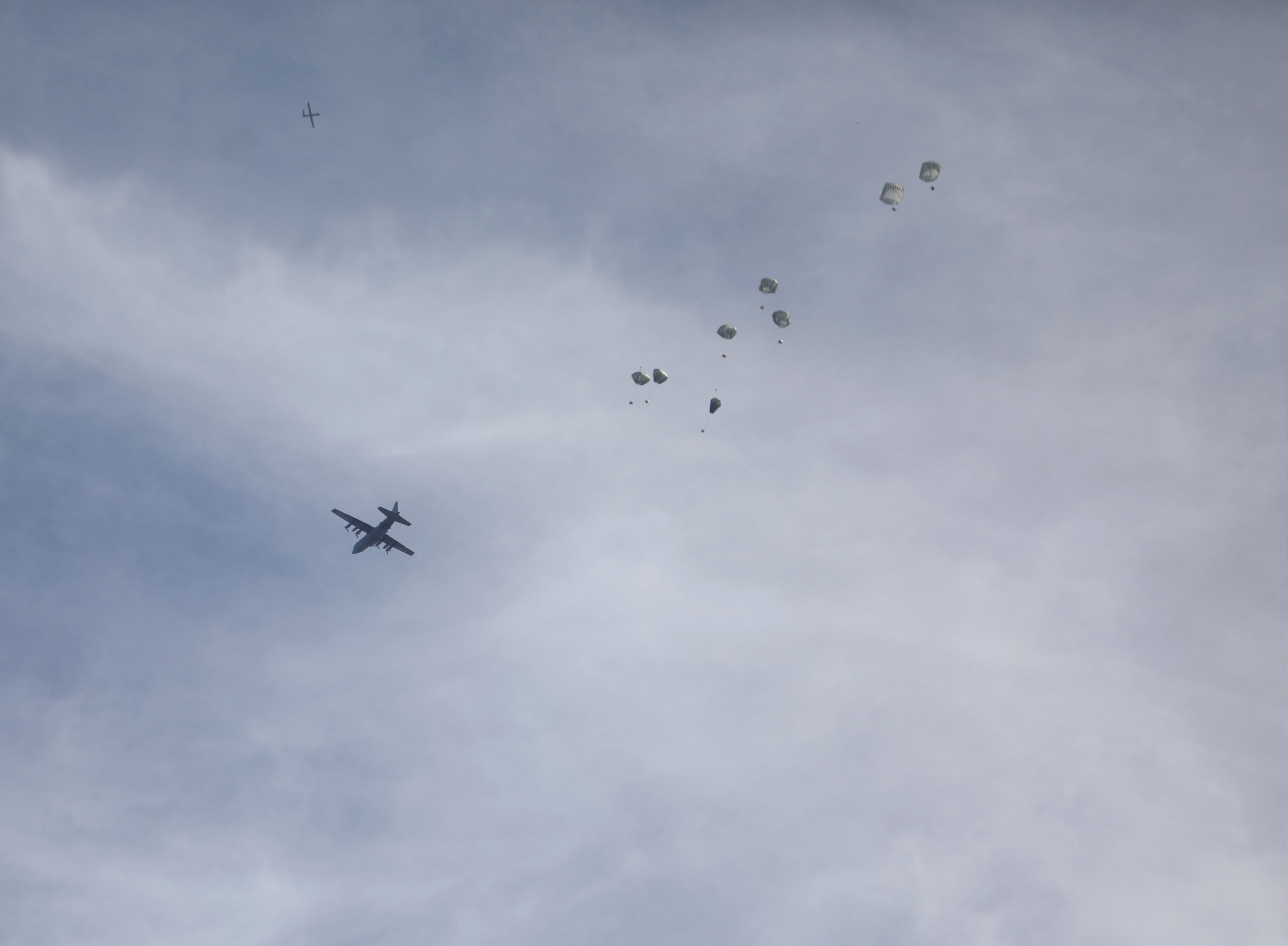 ABD açlıkla savaşan Gazzelilere havadan yardım - 1. Resim