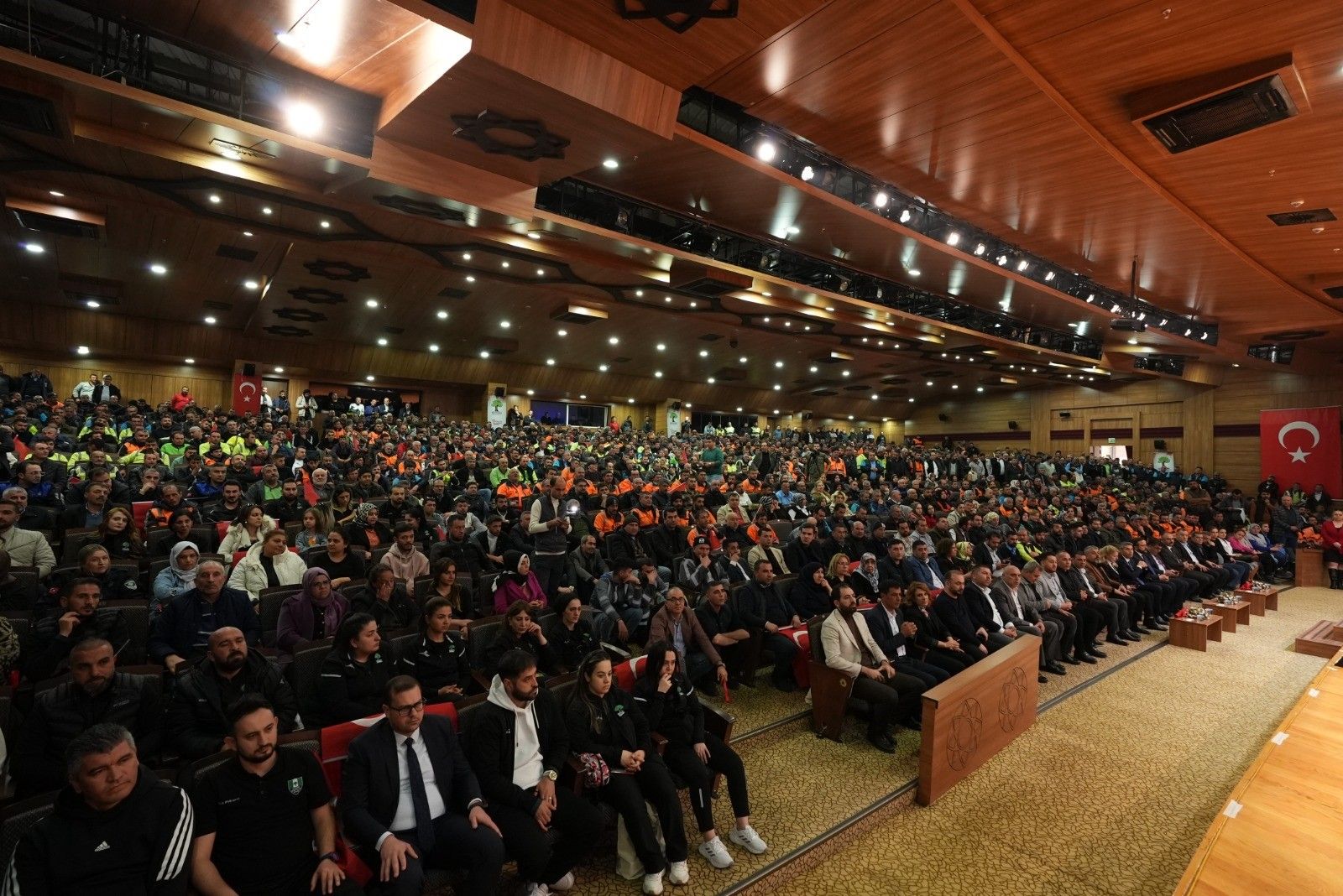 Belediyede toplu sözleşme sevinci! Maaşlara yüzde 100 zam yapıldı Belediyede toplu sözleşme sevinci! Maaşlara yüzde 100 zam yapıldı - 2. Resim