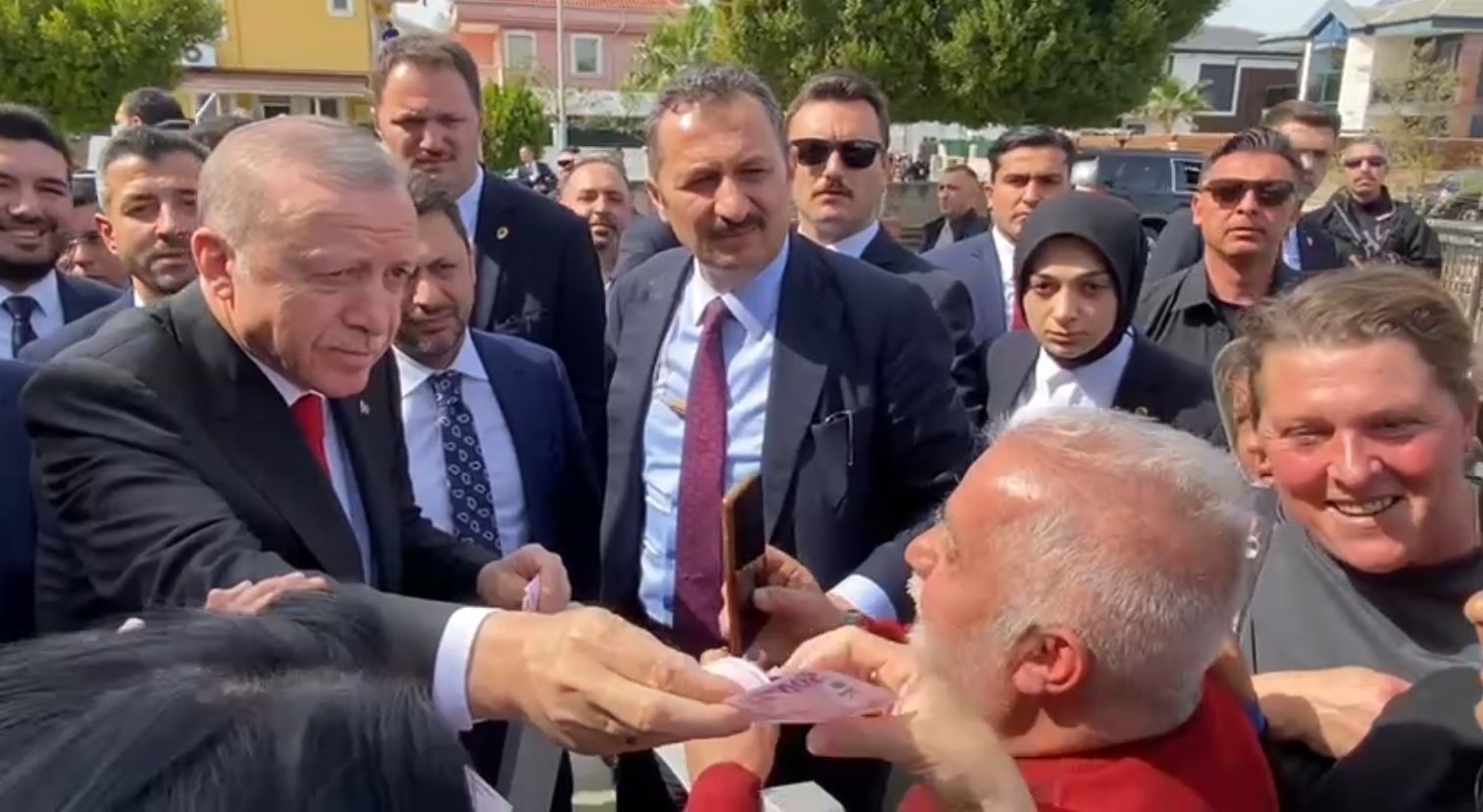 Cumhurbaşkanı Erdoğan'a cuma namazı öncesi sevgi seli - 2. Resim