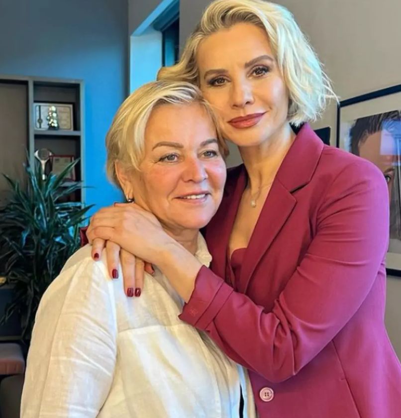 Esra Erol annesini paylaştı, görenler aynı yorumu yaptı: Kızlarından daha güzel Esra Erol annesini paylaştı, görenler aynı yorumu yaptı: Kızlarından daha güzel - 2. Resim