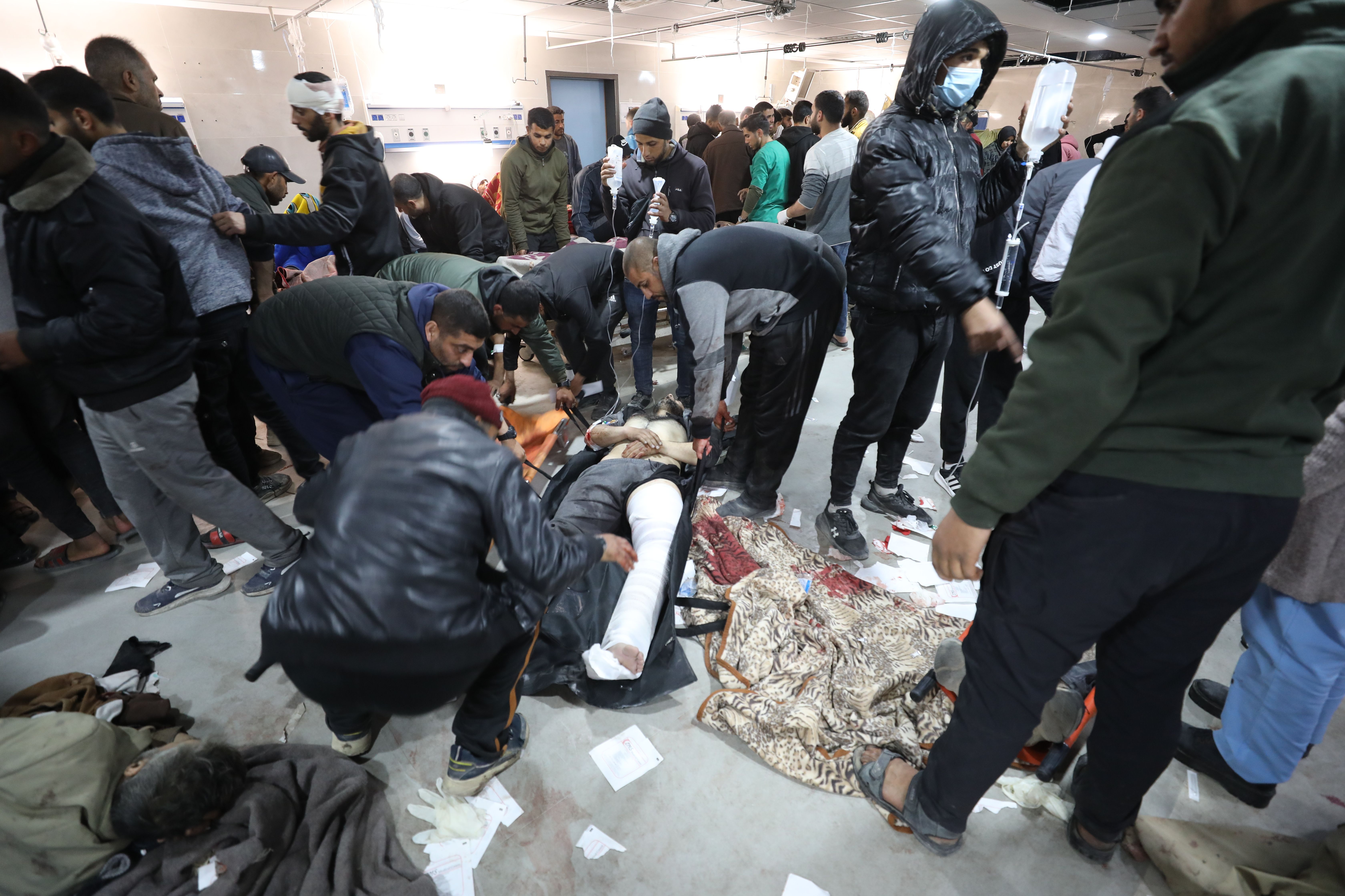 Gazze&rsquo;de &ccedil;ocuklar a&ccedil;lıktan &ouml;l&uuml;yor... İsrail, yardım bekleyenleri vuruyor - 1. Resim