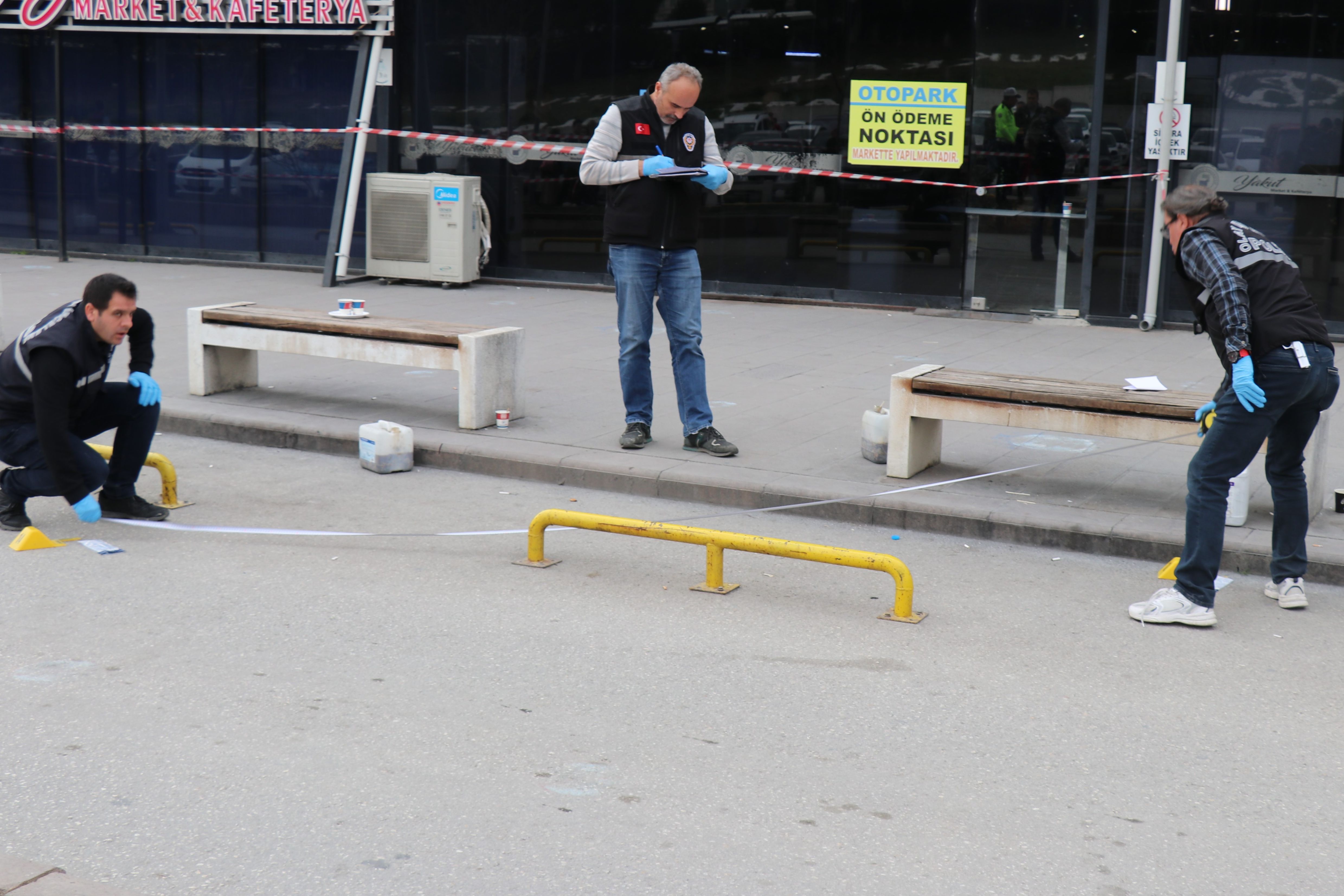 Hastane kafeteryasında silahlı saldırı: 2’si ağır 7 yaralı Hastane kafeteryasında silahlı saldırı: 2’si ağır 7 yaralı - 1. Resim