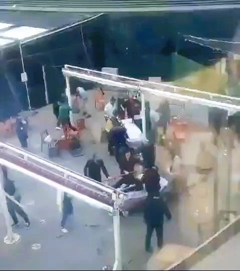 Hastane kafeteryasında silahlı saldırı: 2’si ağır 7 yaralı Hastane kafeteryasında silahlı saldırı: 2’si ağır 7 yaralı - 2. Resim