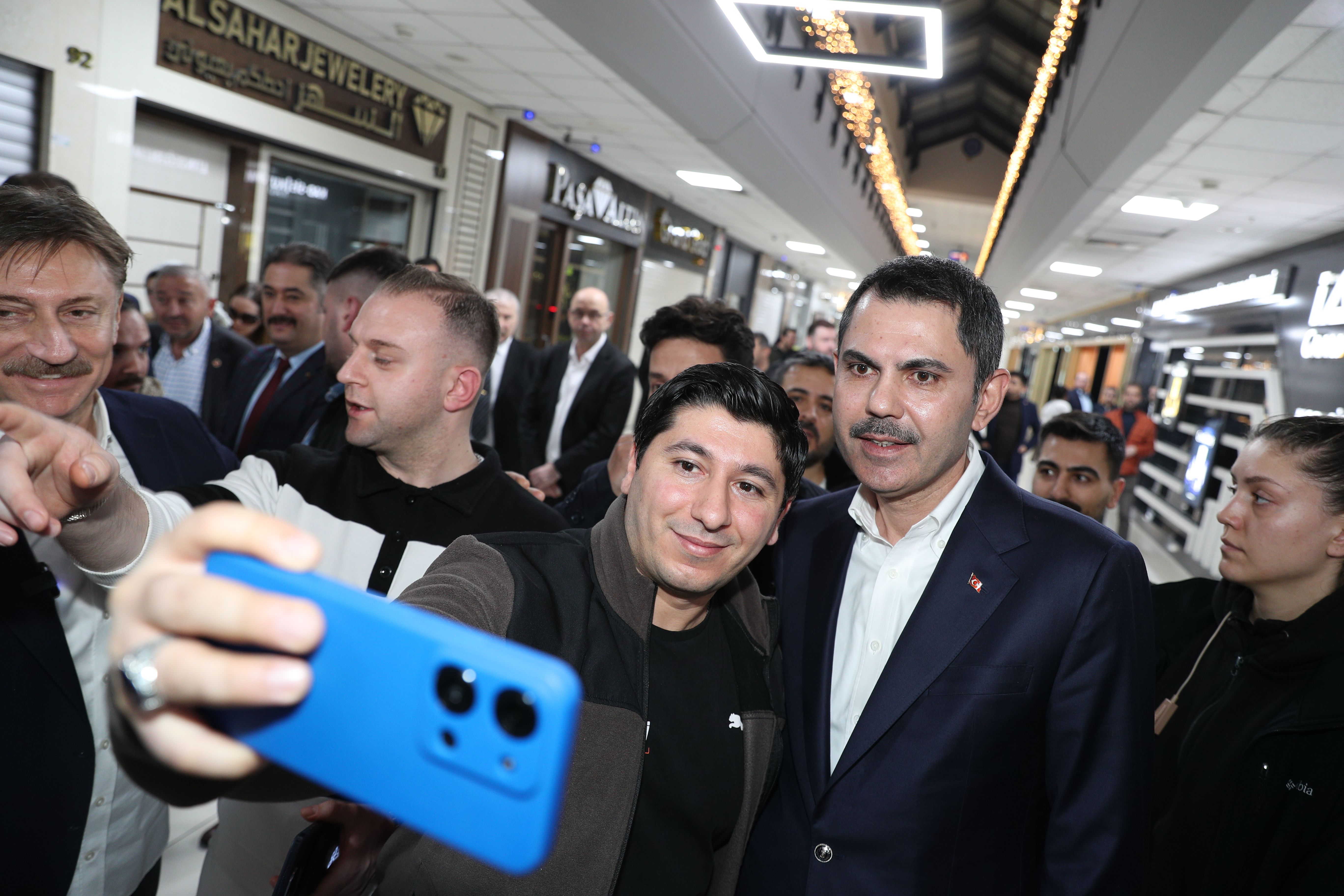 İBB Başkan Adayı Murat Kurum'dan Kuyumcukent esnafına ziyaret İBB Başkan Adayı Murat Kurum'dan Kuyumcukent esnafına ziyaret - 1. Resim