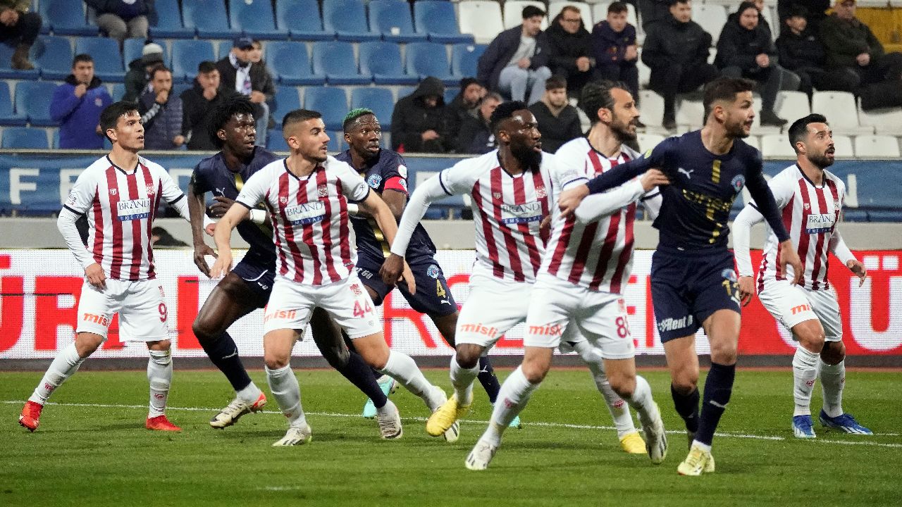 Kasımpaşa Sivasspor maçı 0-0’lık eşitlikle sona erdi (ÖZET)