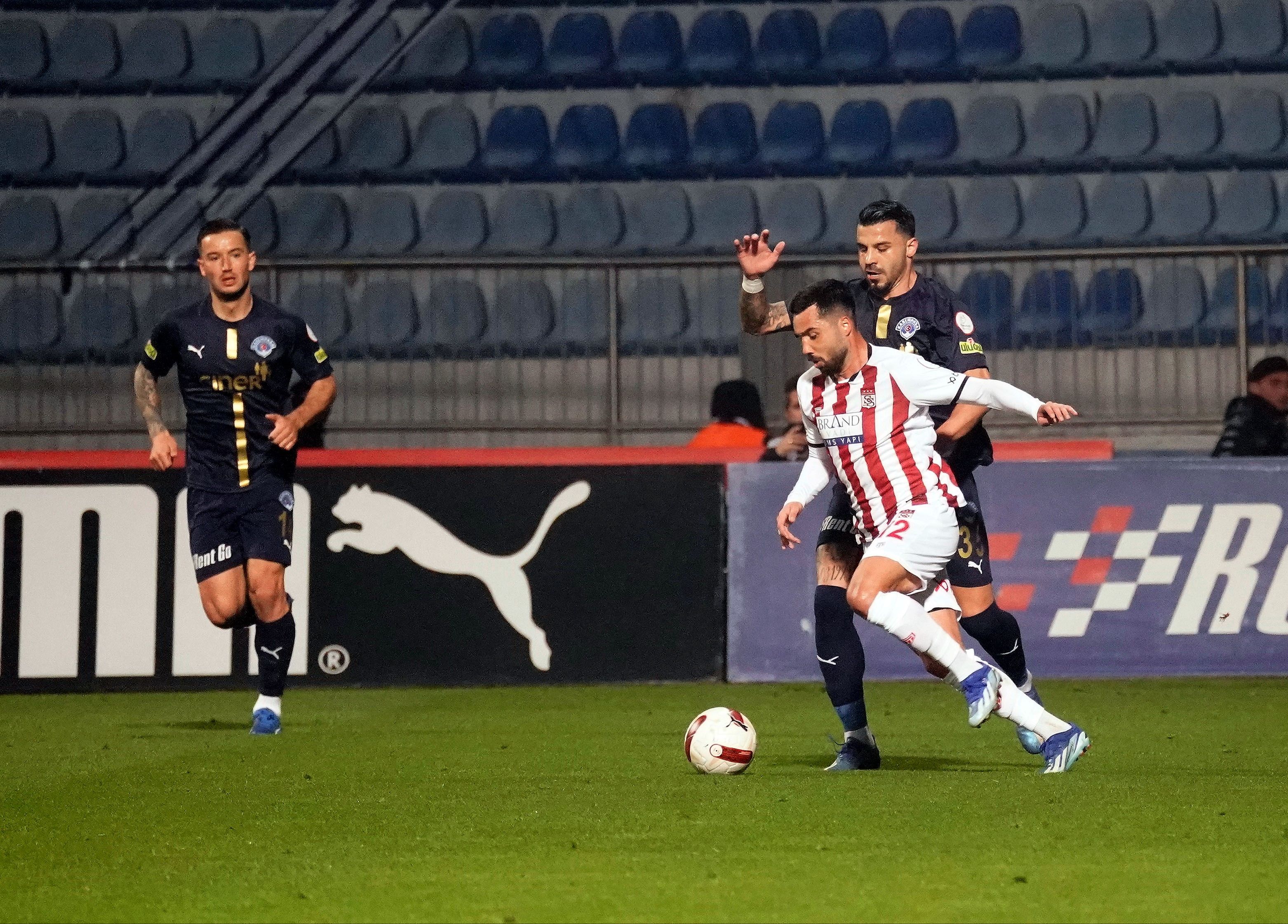 Kasımpaşa Sivasspor maçı 0-0’lık eşitlikle sona erdi (ÖZET) Kasımpaşa Sivasspor maçı 0-0’lık eşitlikle devam ediyor (ÖZET) - 2. Resim