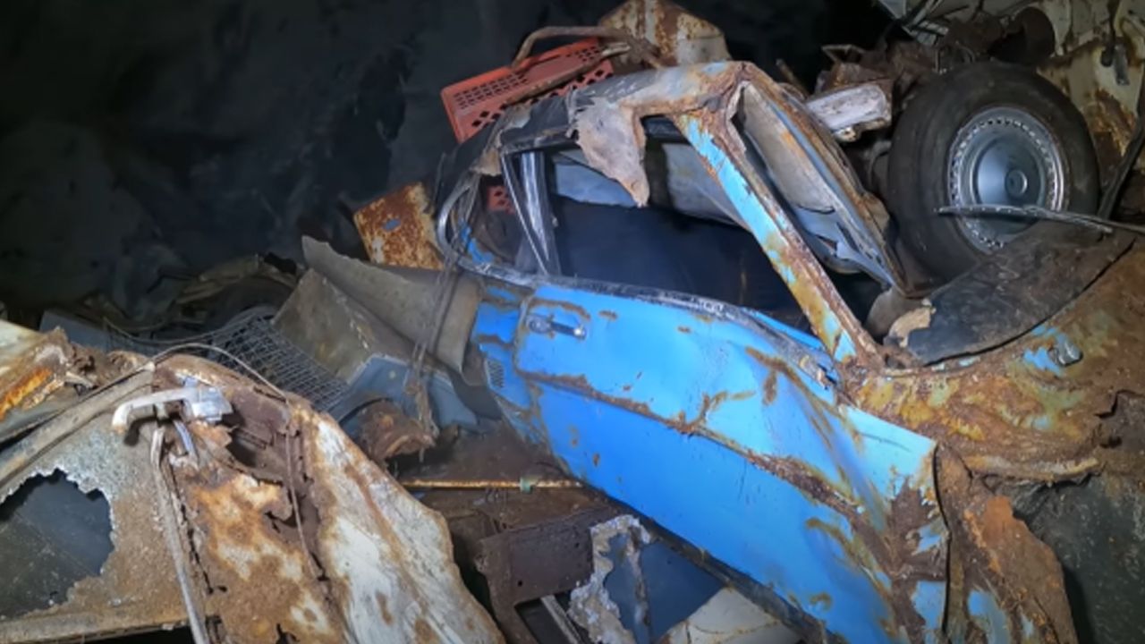 Nasıl geldikleri bilinmiyor! Terk edilen maden gizemli araç mezarlığı oldu - 2. Resim