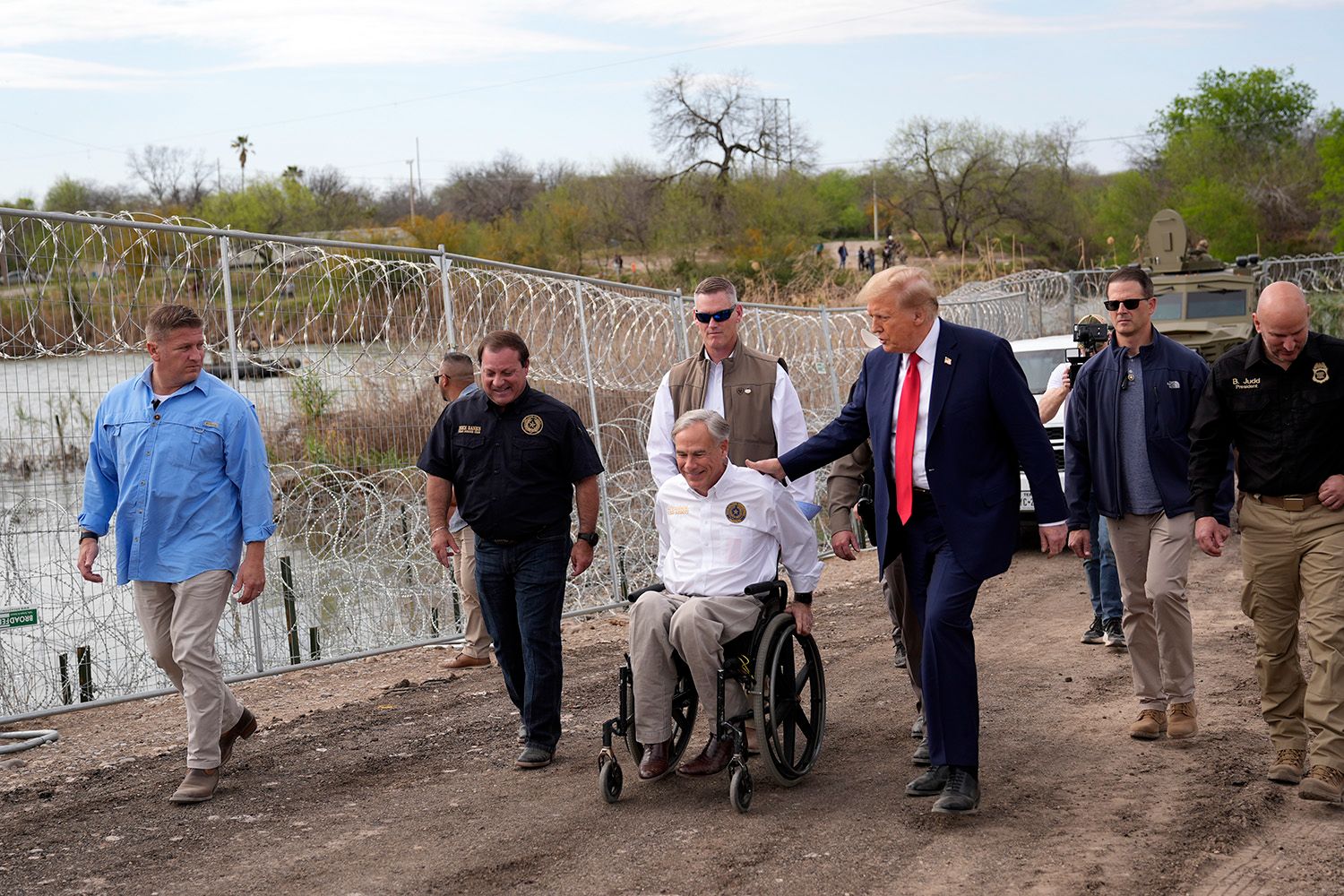 Seçimler öncesi sınır güvenliği yarışı! Biden ve Trump aynı gün ziyarete gitti Seçimler öncesi sınır güvenliği yarışı! Biden ve Trump'tan aynı gün ziyarete gitti - 3. Resim