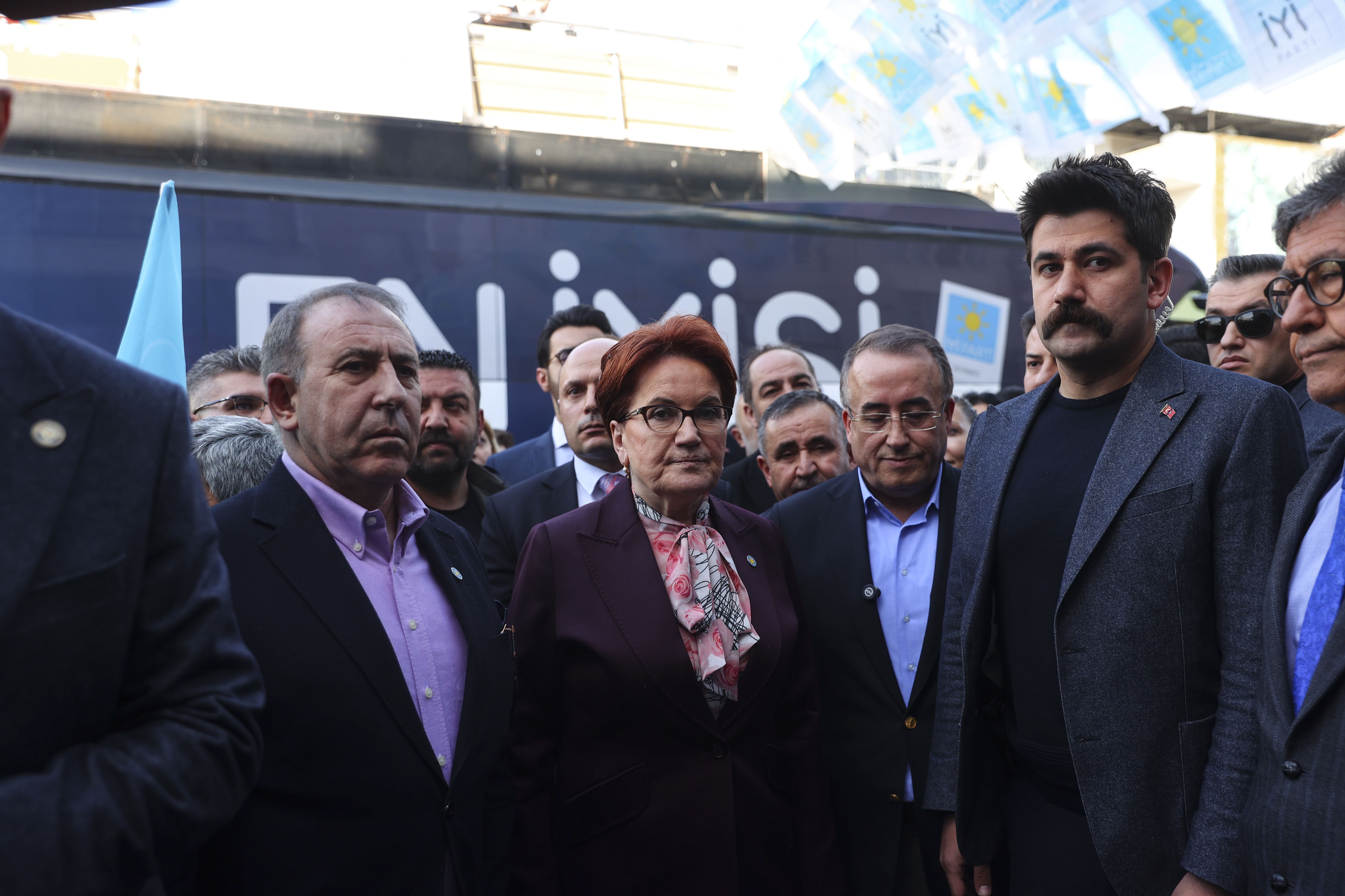 Akşener, 'Partimize operasyon çekildi' diyerek isyan etti: Bunları yazdık bir kenara! Akşener, 'Partimize operasyon çekildi' diyerek isyan etti: Bunları yazdık bir kenara! - 1. Resim