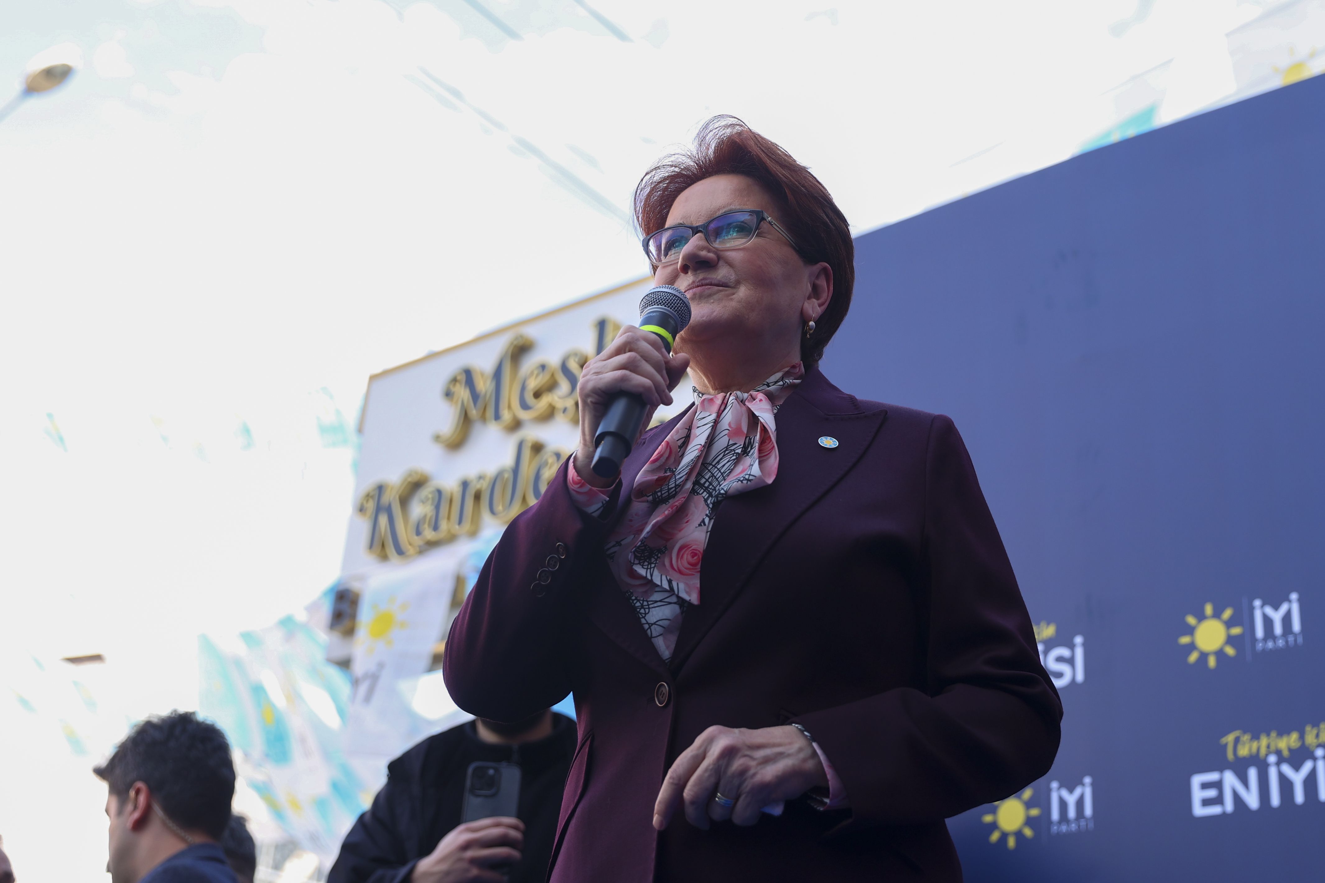 Akşener, 'Partimize operasyon çekildi' diyerek isyan etti: Bunları yazdık bir kenara! Akşener, 'Partimize operasyon çekildi' diyerek isyan etti: Bunları yazdık bir kenara! - 2. Resim